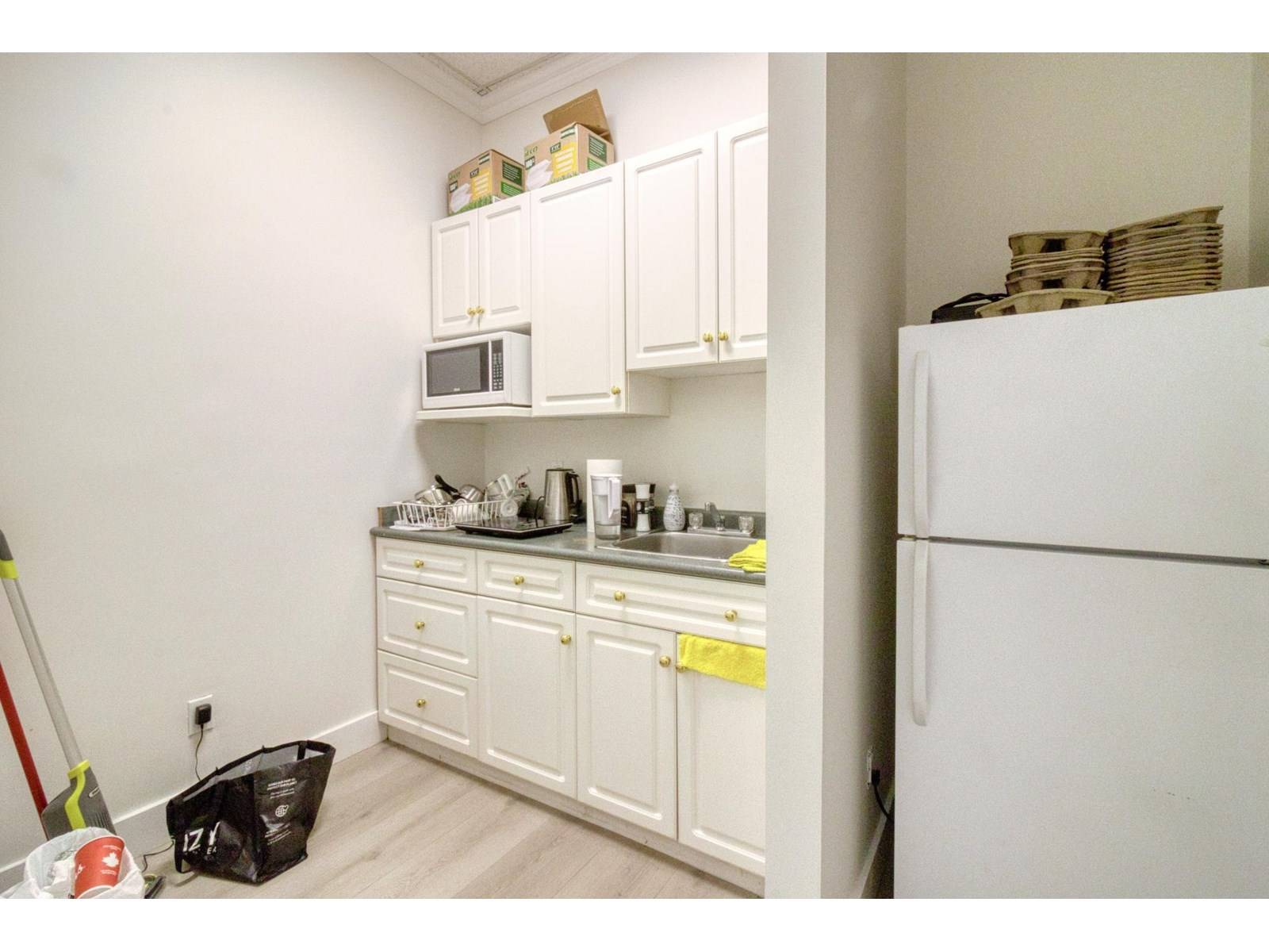 Surrey, BC V3W4G2,8334 128 #213