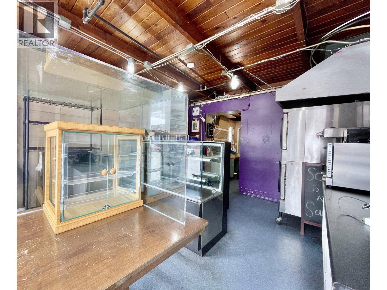 Gibsons, BC V0N1V0,292 GOWER POINT RD #2