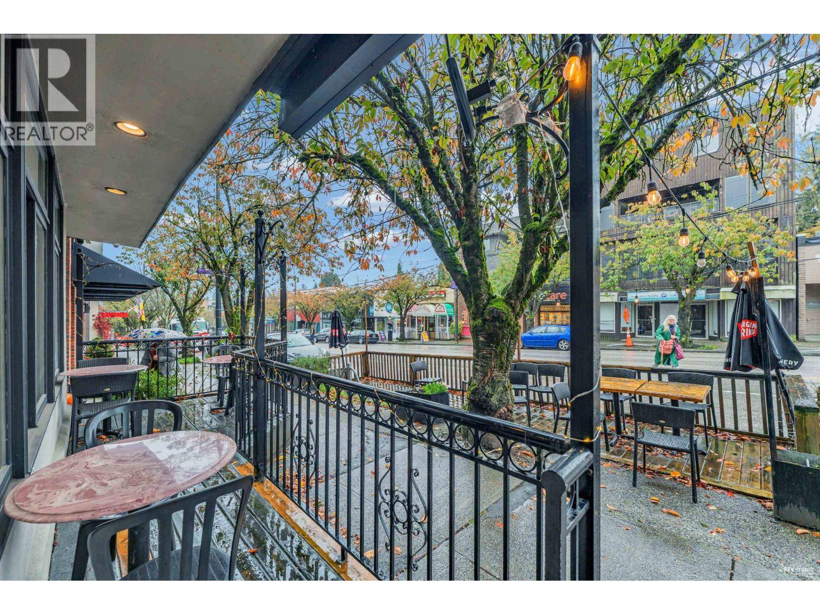 Vancouver, BC V6R2H8,4473 W 10TH AVENUE