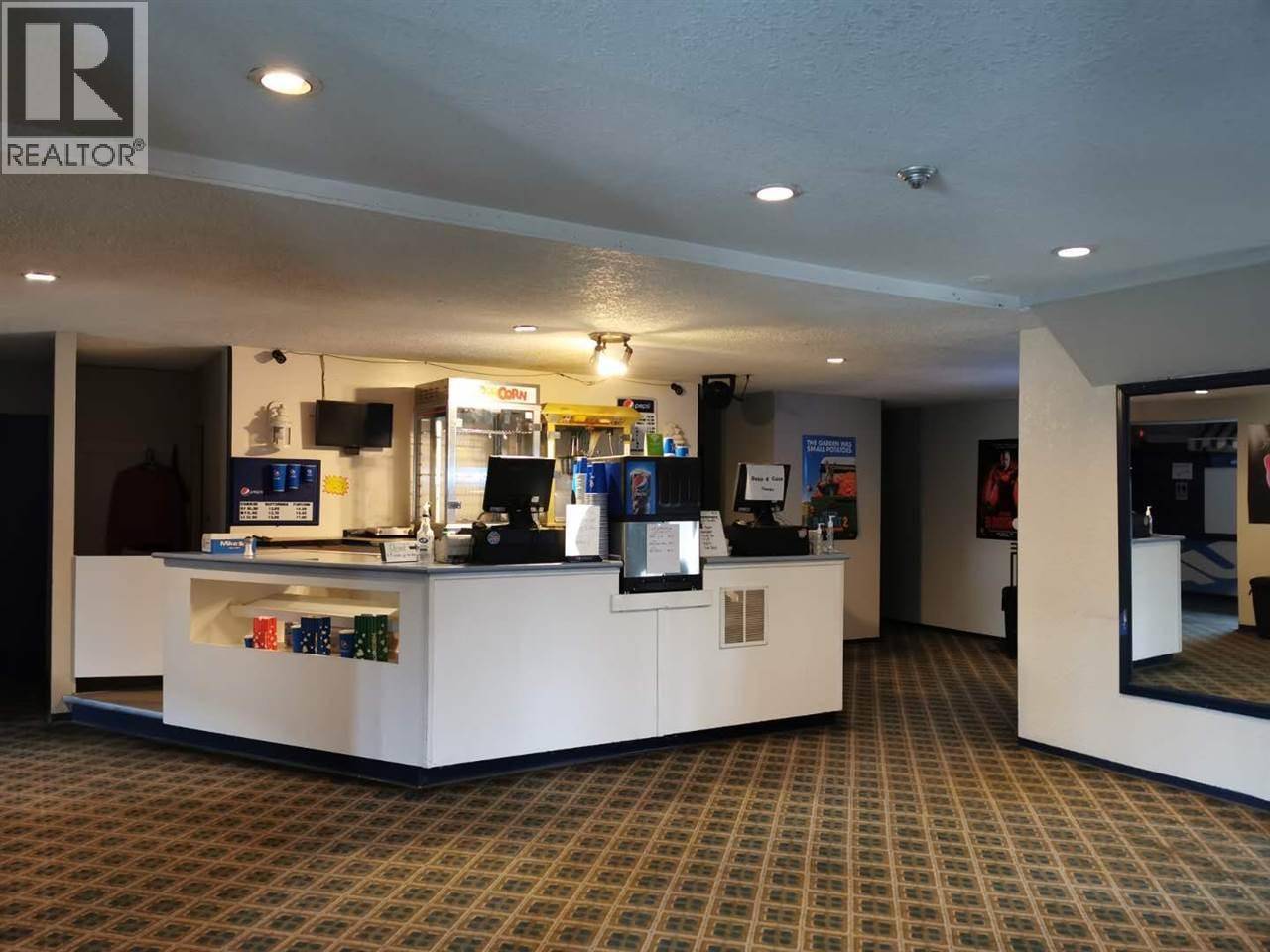 Gibsons, BC V0N1V7,909 GIBSONS WAY