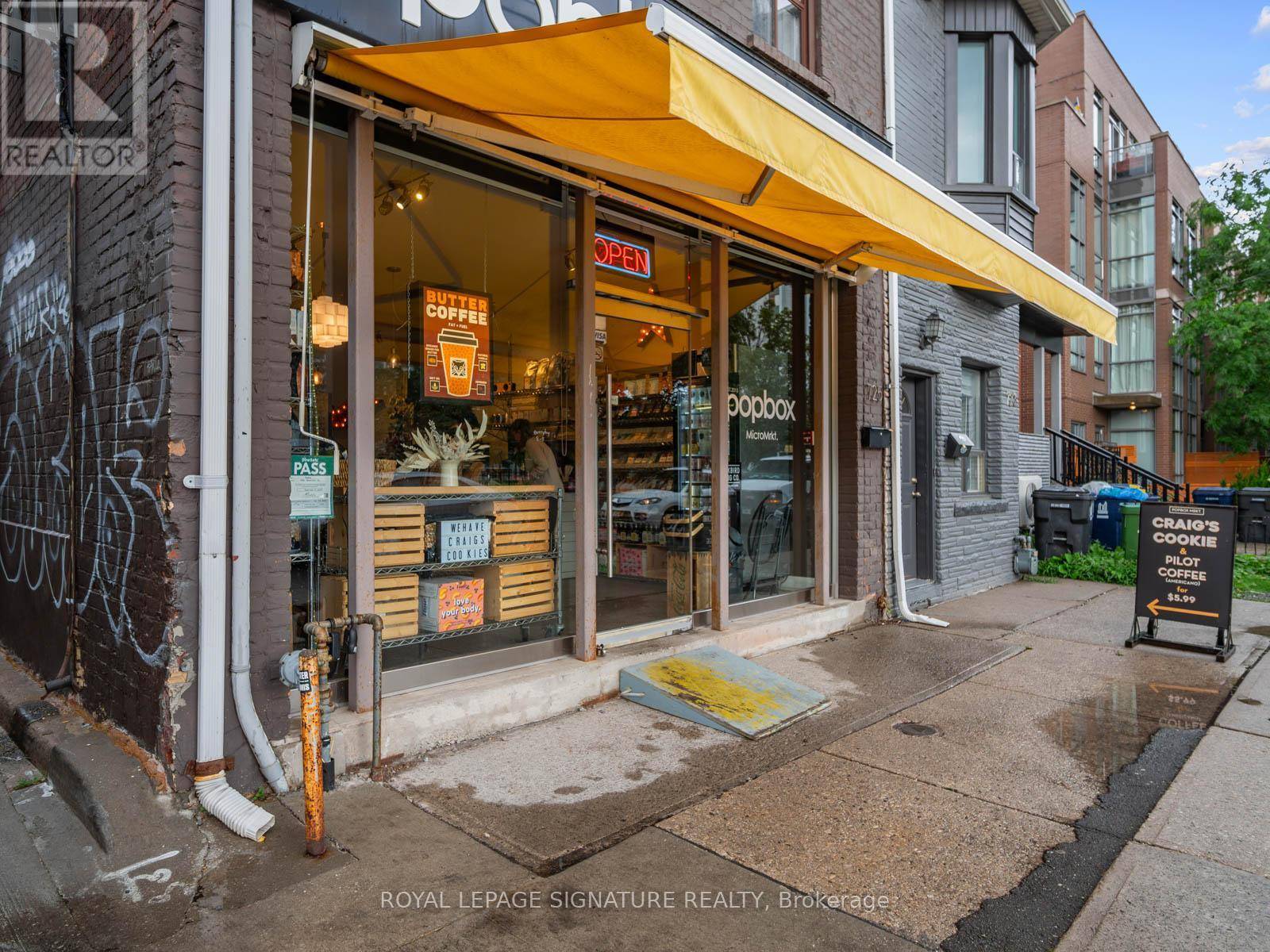 Toronto (palmerston-little Italy), ON M6H2W7,725 DOVERCOURT ROAD