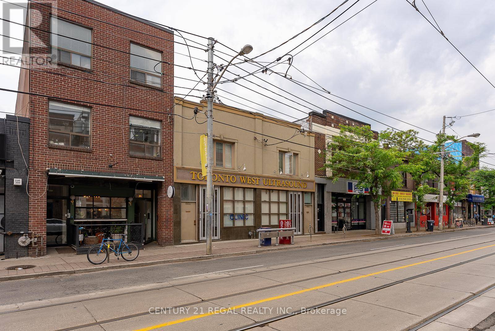 Toronto (roncesvalles), ON M6R1A6,1560 -1562 Queen ST West #Main