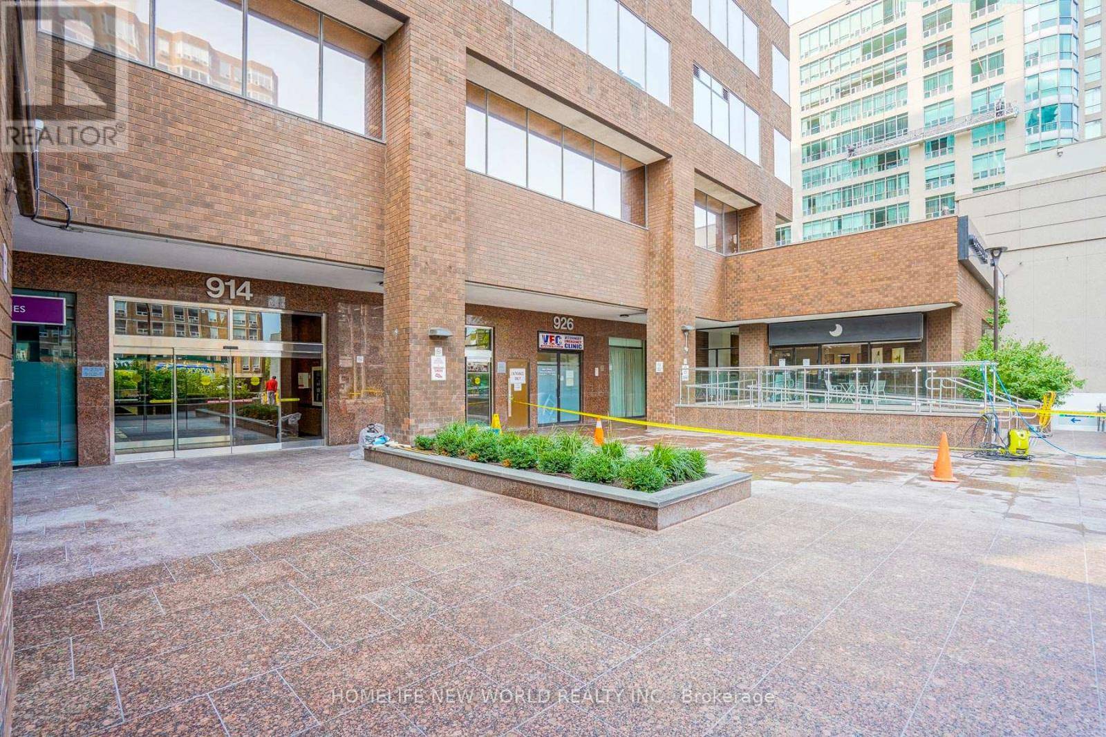 Toronto (annex), ON M4W3C7,920 Yonge ST #700