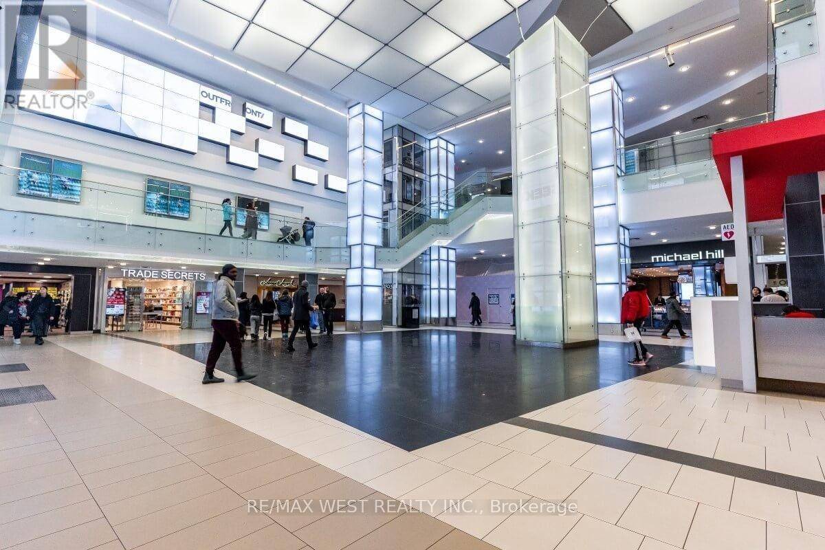 Toronto (yonge-eglinton), ON M4P1E4,2300 Yonge ST #C002