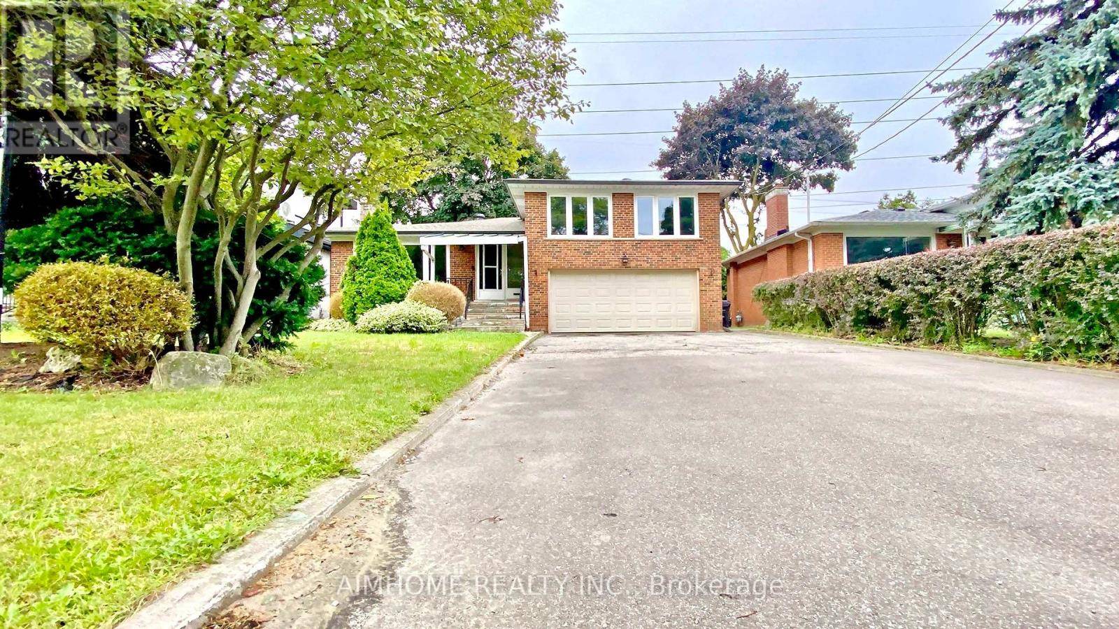 Toronto (newtonbrook East), ON M2M1Z9,63 BOWERBANK DRIVE