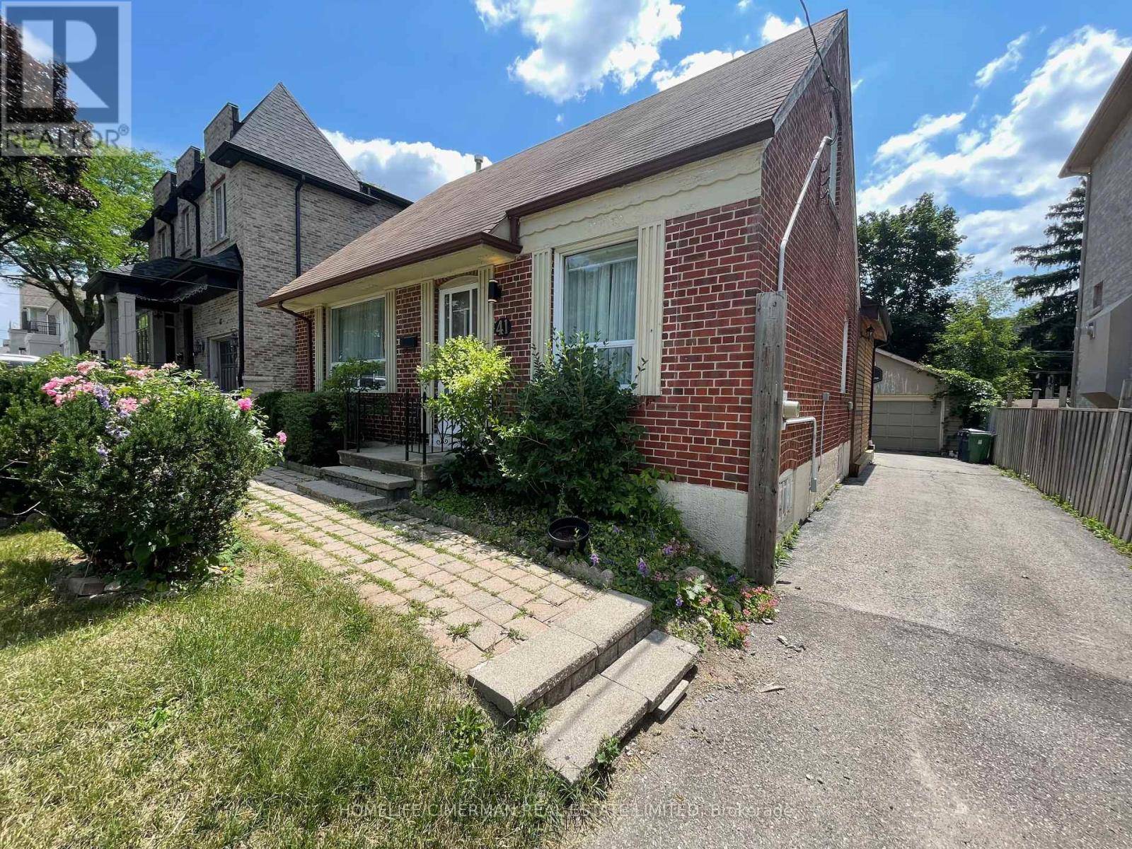 Toronto (newtonbrook East), ON M2M2T6,41 ATHABASKA AVENUE