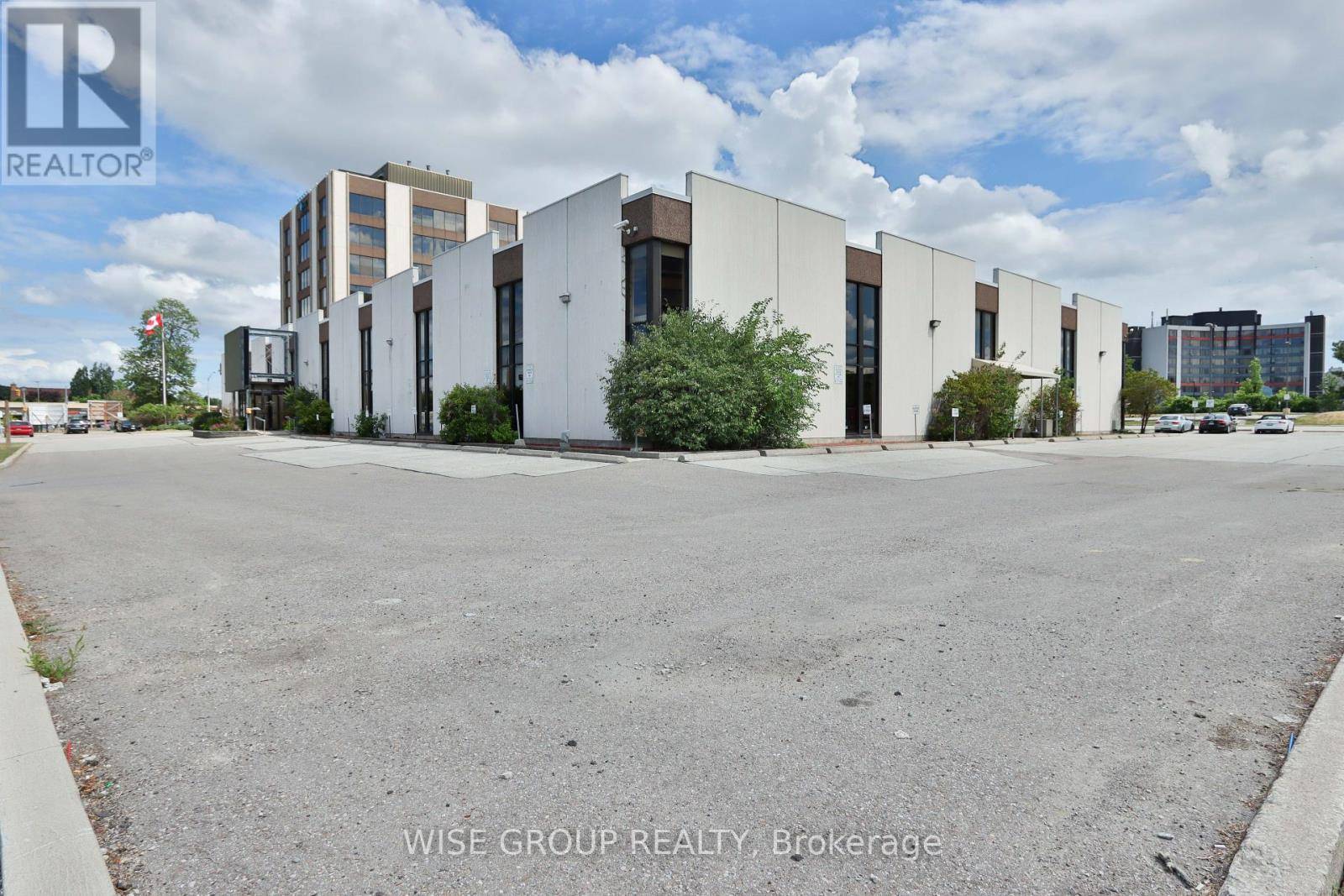 Toronto (henry Farm), ON M2J4A1,2450 Victoria Park AVE #107