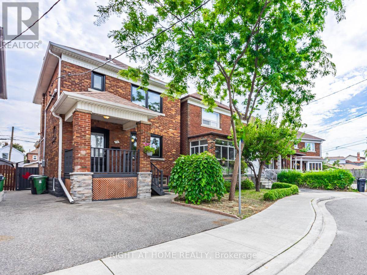 Toronto (oakwood Village), ON M6E1Z8,19 ELEANOR AVENUE