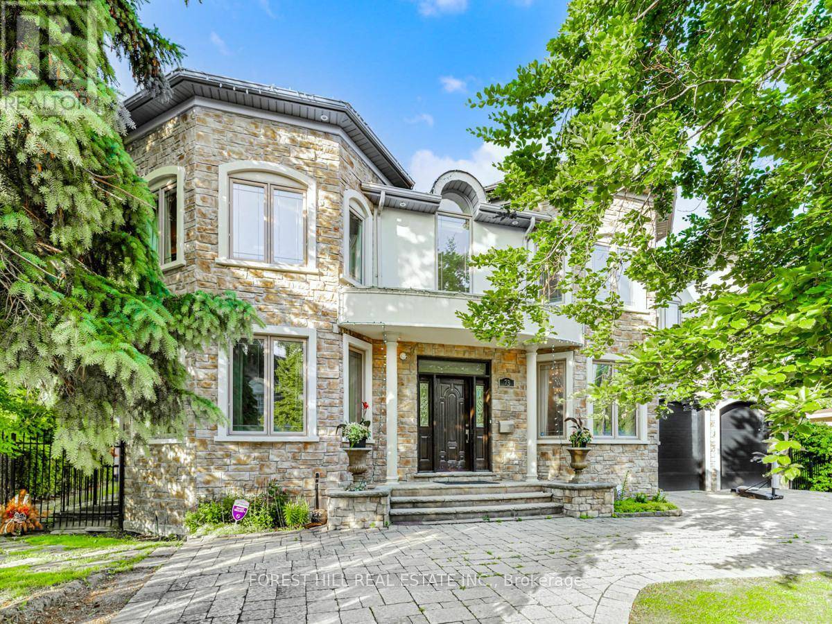 Toronto (banbury-don Mills), ON M3B2H4,73 LARKFIELD DRIVE