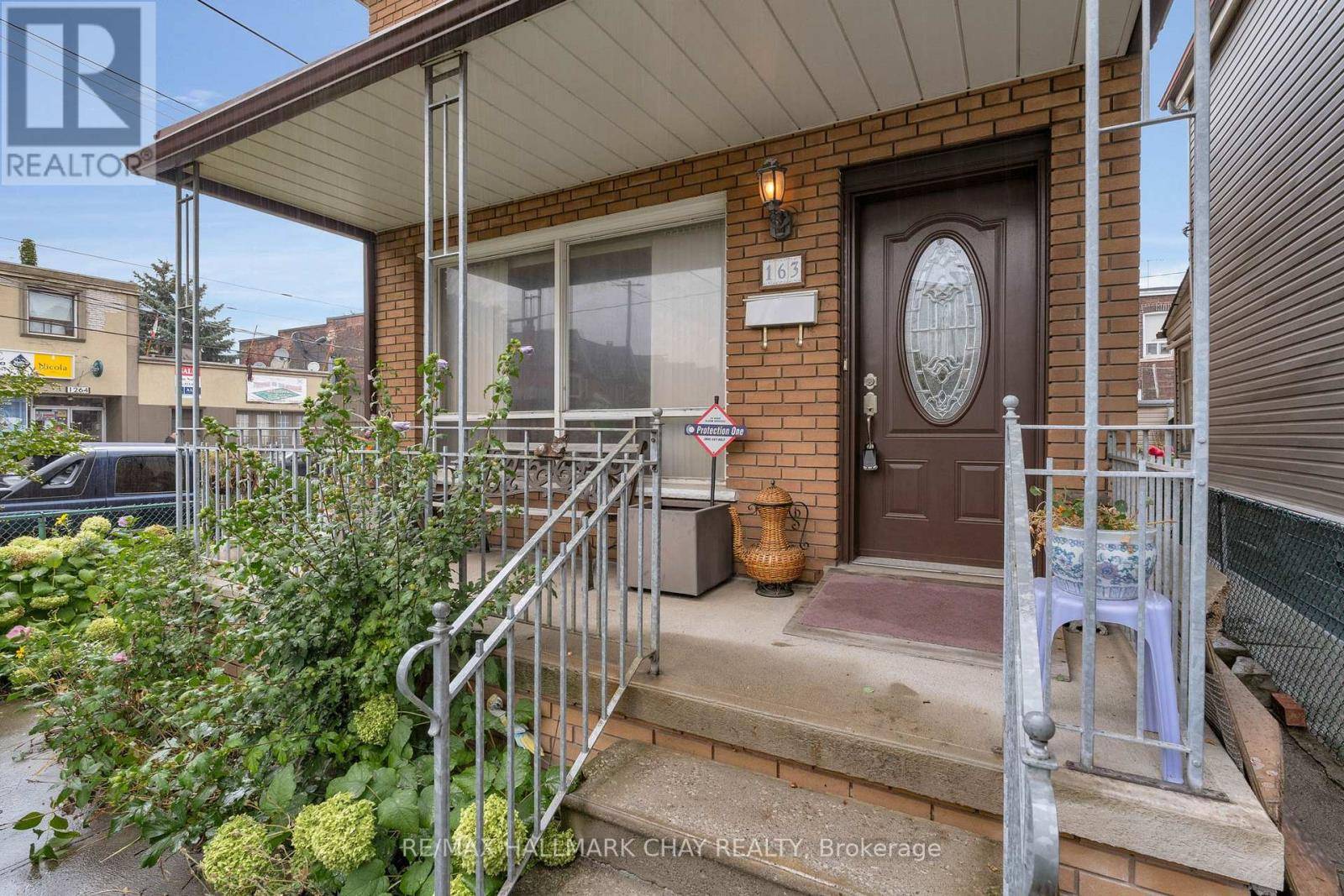 Toronto (dufferin Grove), ON M6K2S9,163 SAINT CLARENS AVENUE