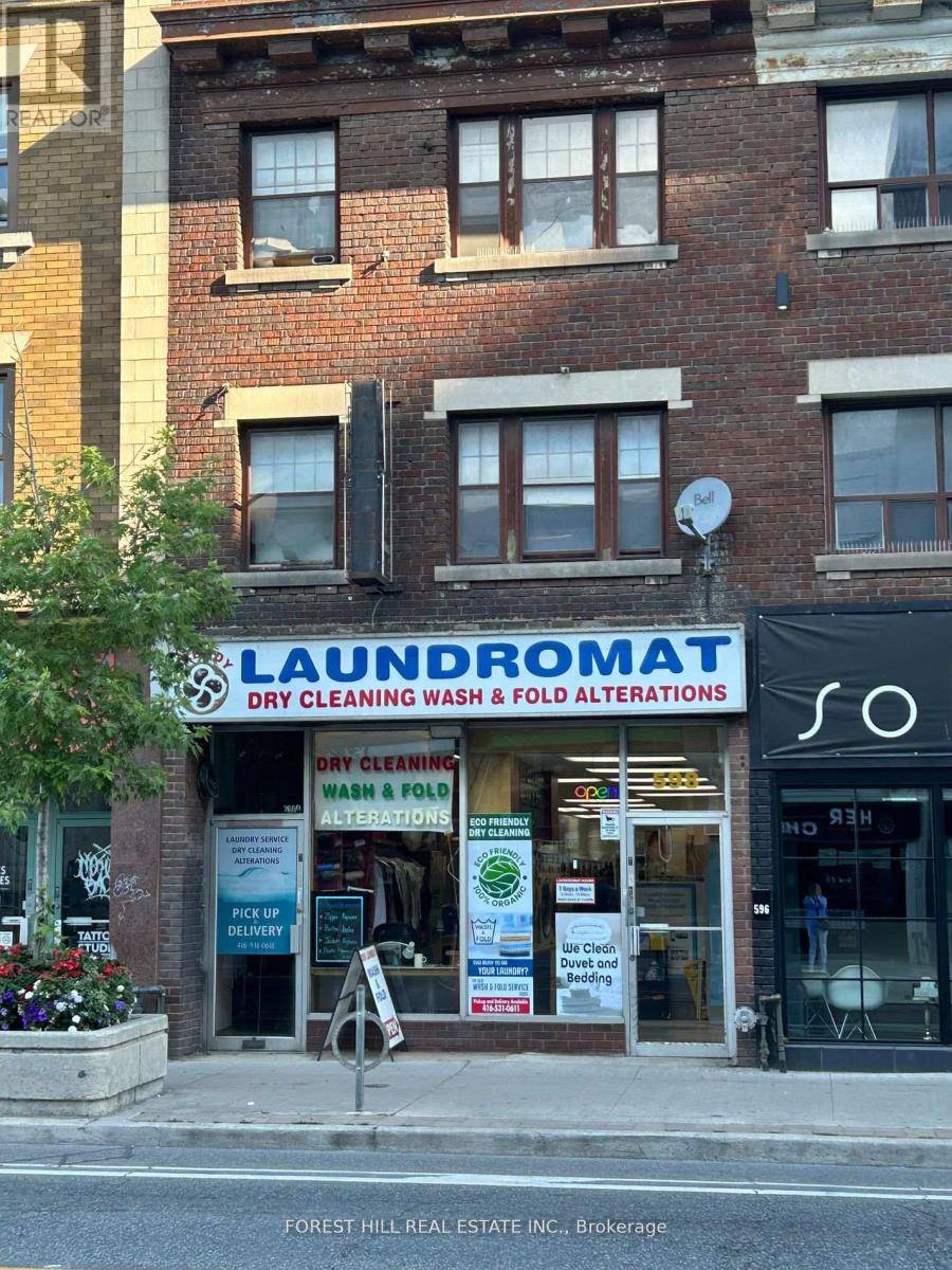 Toronto (palmerston-little Italy), ON M6G1K4,598 BLOOR STREET W