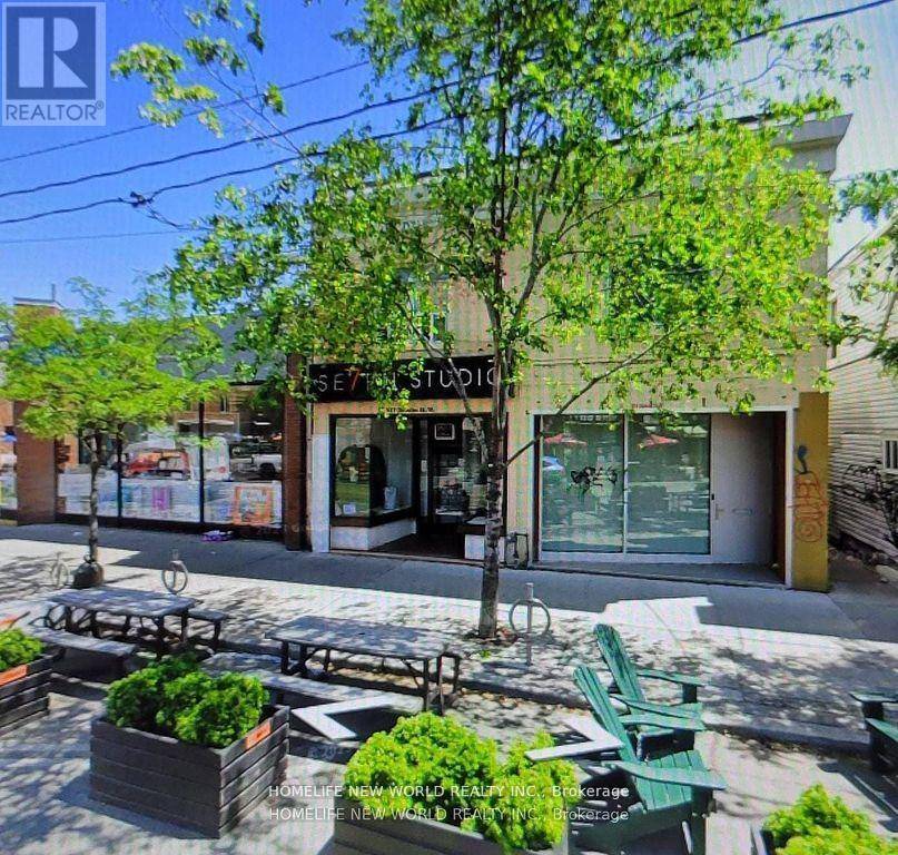 Toronto (trinity-bellwoods), ON M6J1V4,817 DUNDAS STREET W