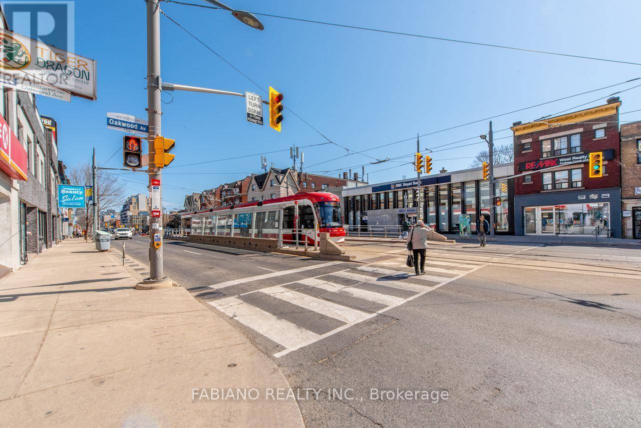 Toronto (oakwood Village), ON M6C1C8,940 ST CLAIR AVENUE W