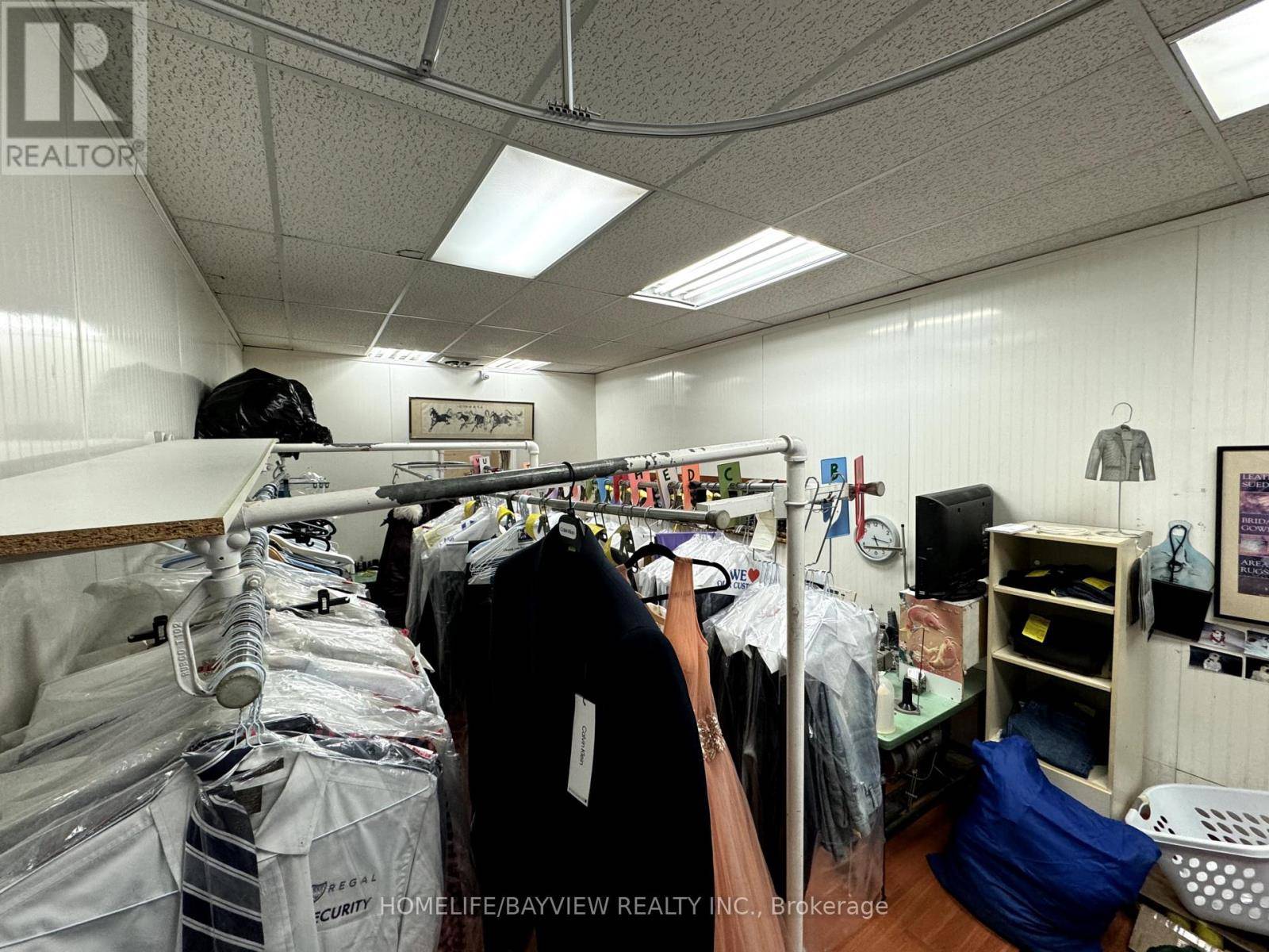 Toronto (kensington-chinatown), ON M5T1X3,157 JOHN STREET W