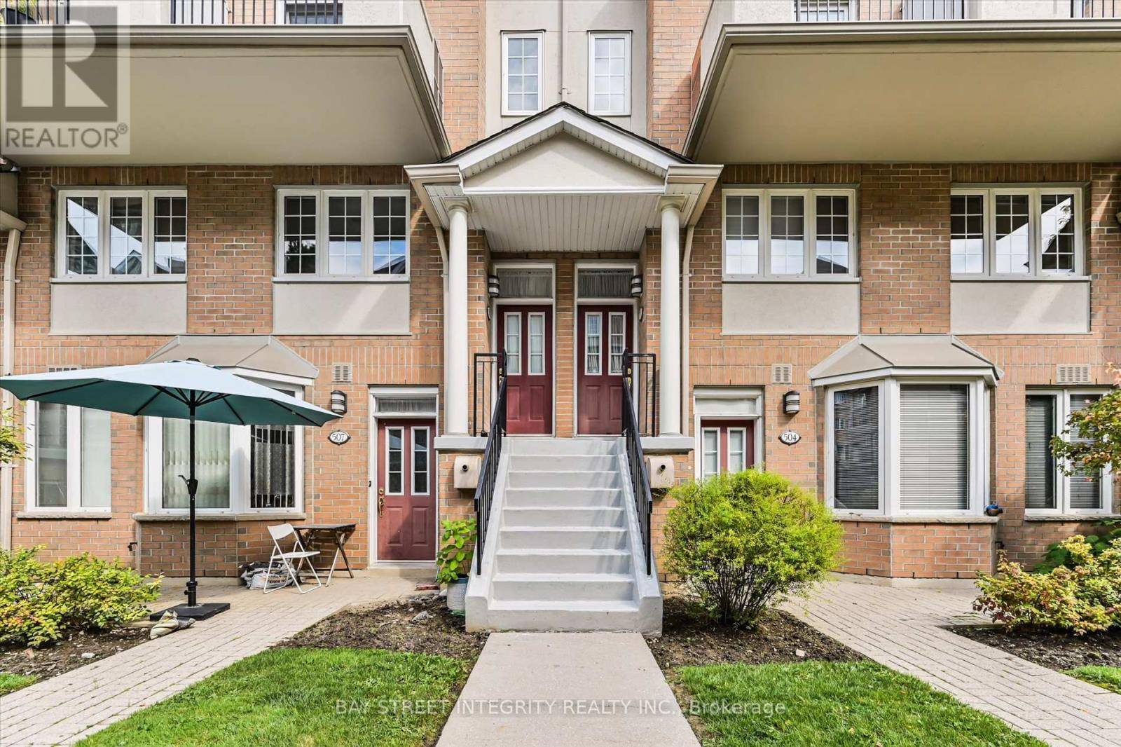 Toronto (willowdale East), ON M2N6V4,506 GRANDVIEW WAY