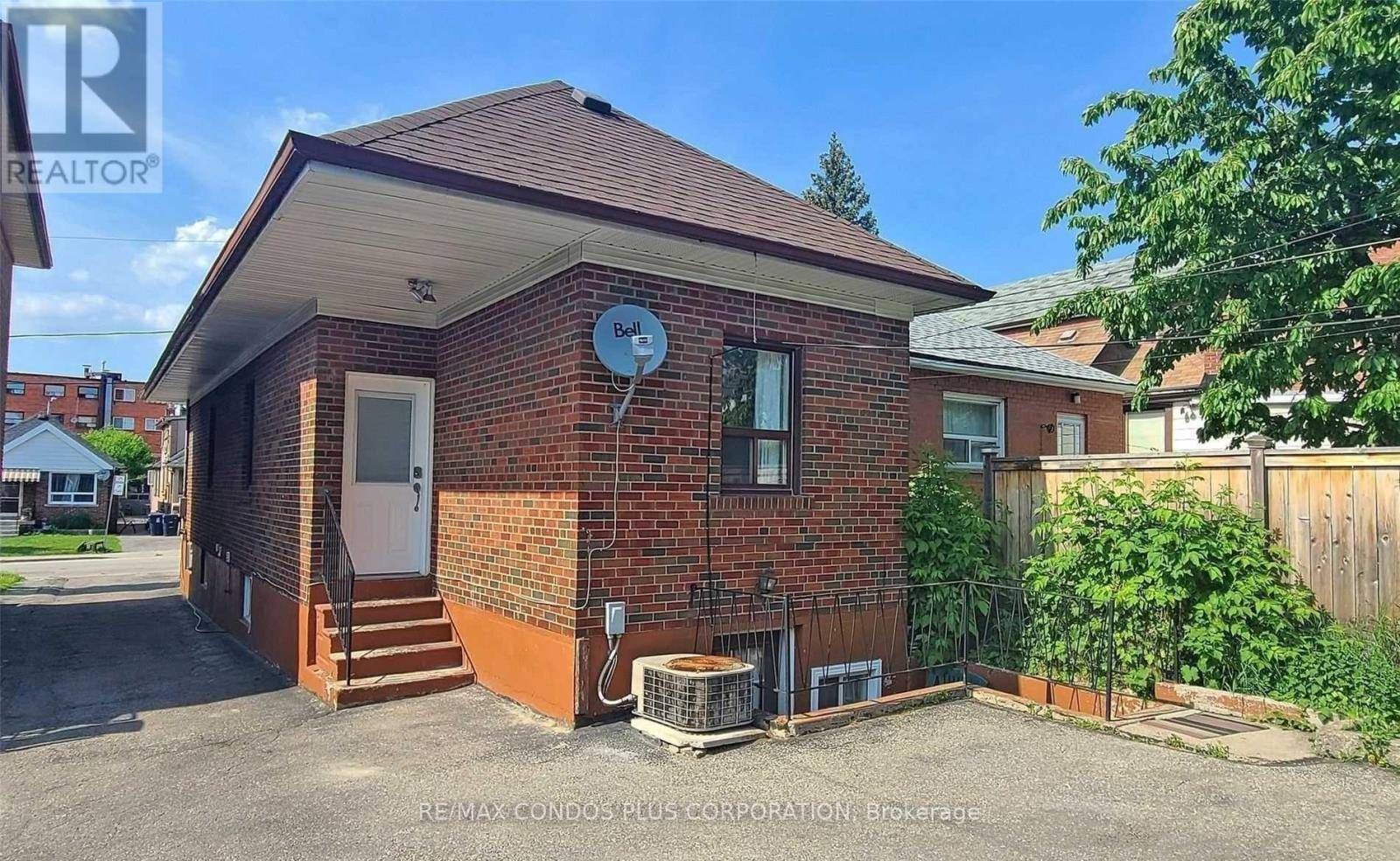 Toronto (oakwood Village), ON M6C2B5,53 Lanark AVE #Lower