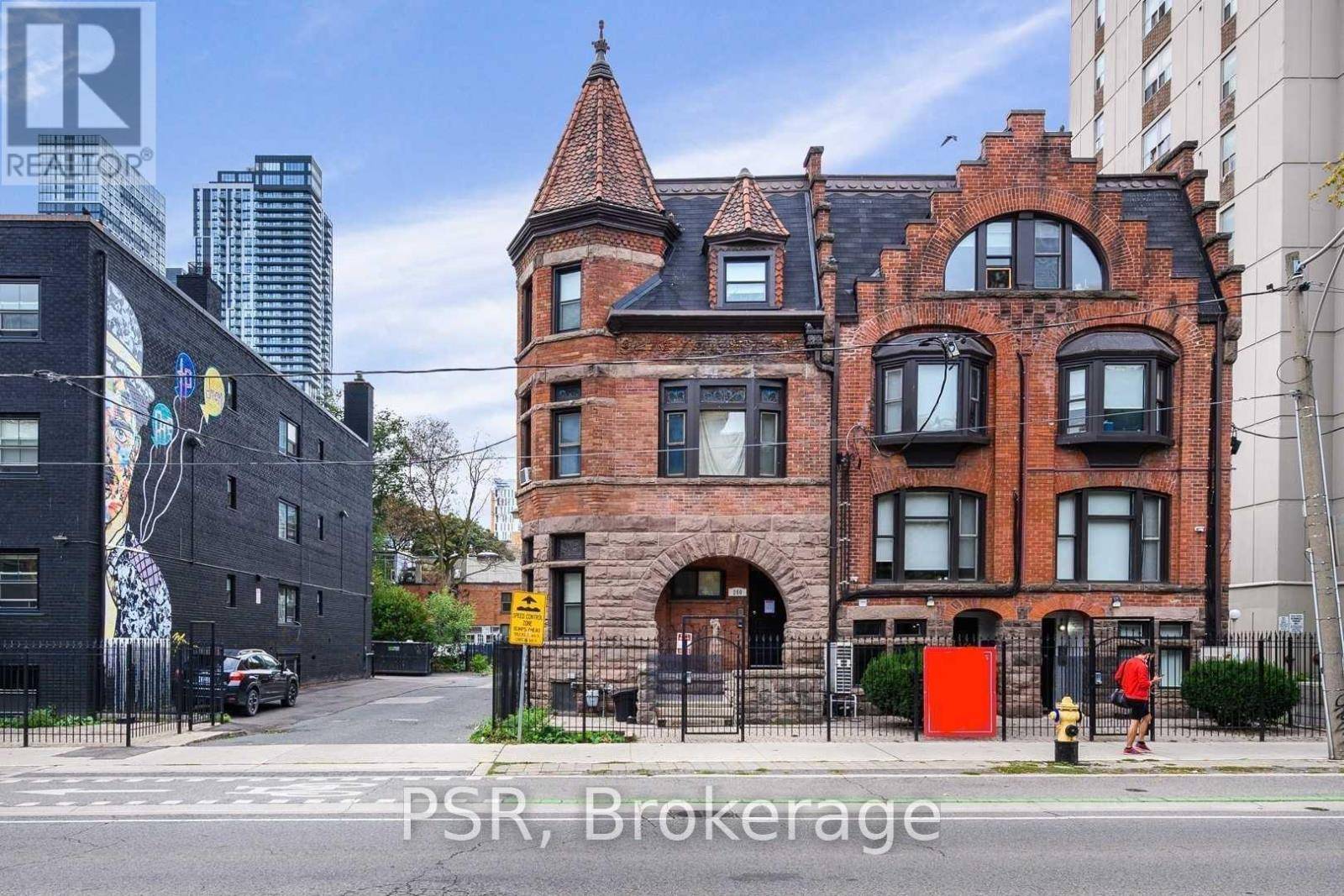 Toronto (moss Park), ON M5A2S1,260 Sherbourne ST #3