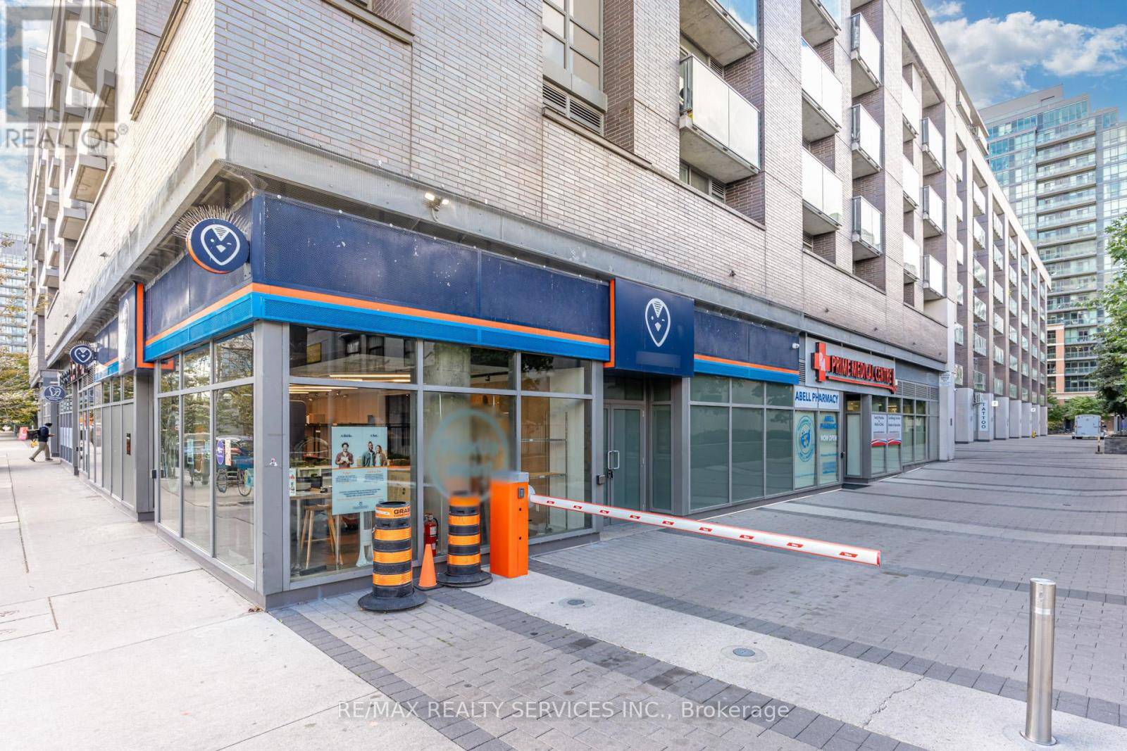 Toronto (little Portugal), ON M6J0B1,68 Abell ST #10