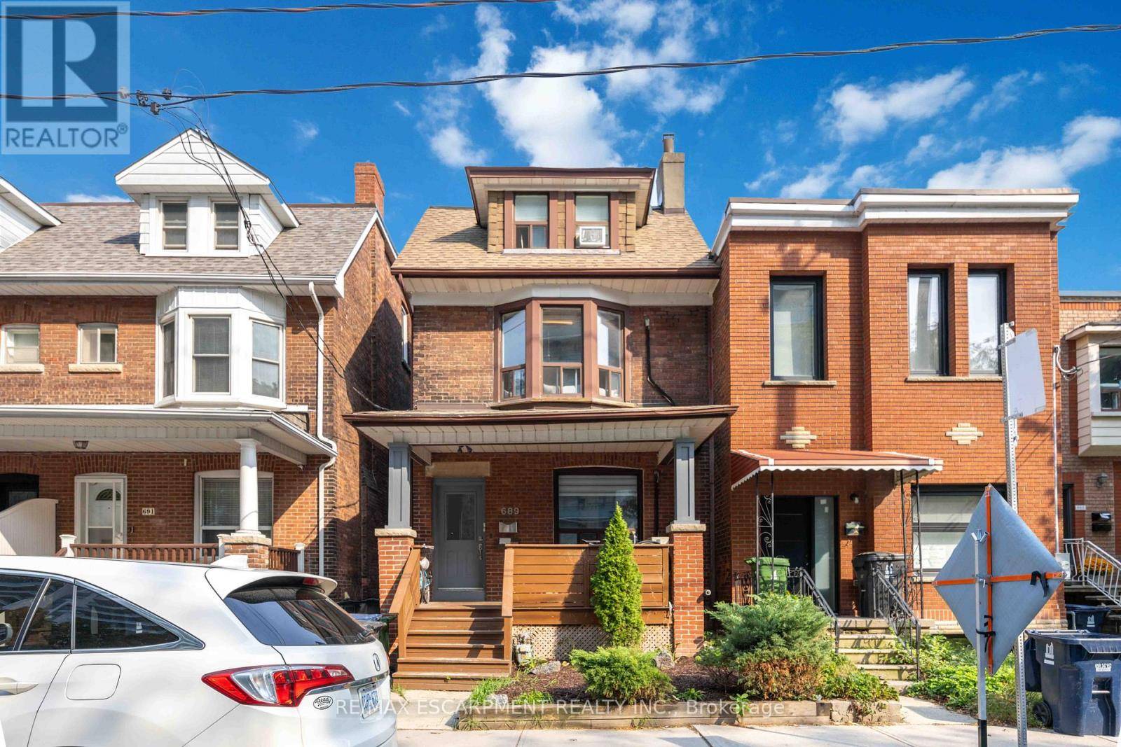 Toronto (palmerston-little Italy), ON M6H2W7,689 DOVERCOURT ROAD