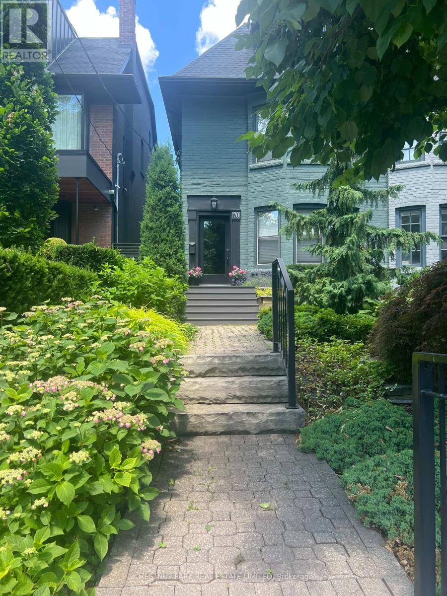 Toronto (annex), ON M5R1T8,70 ROXBOROUGH STREET W