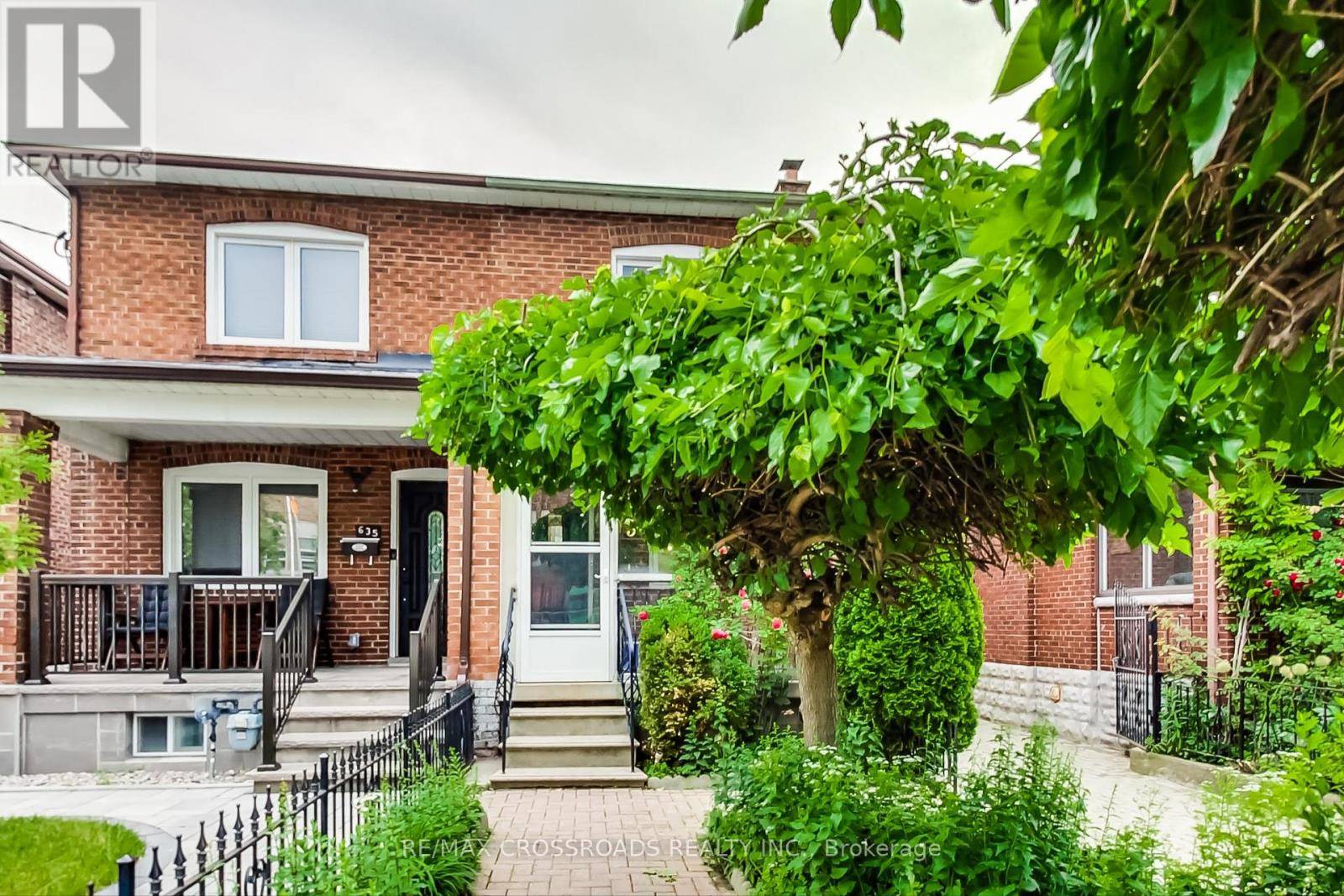 Toronto (oakwood Village), ON M6E3G8,633 GLENHOLME AVENUE