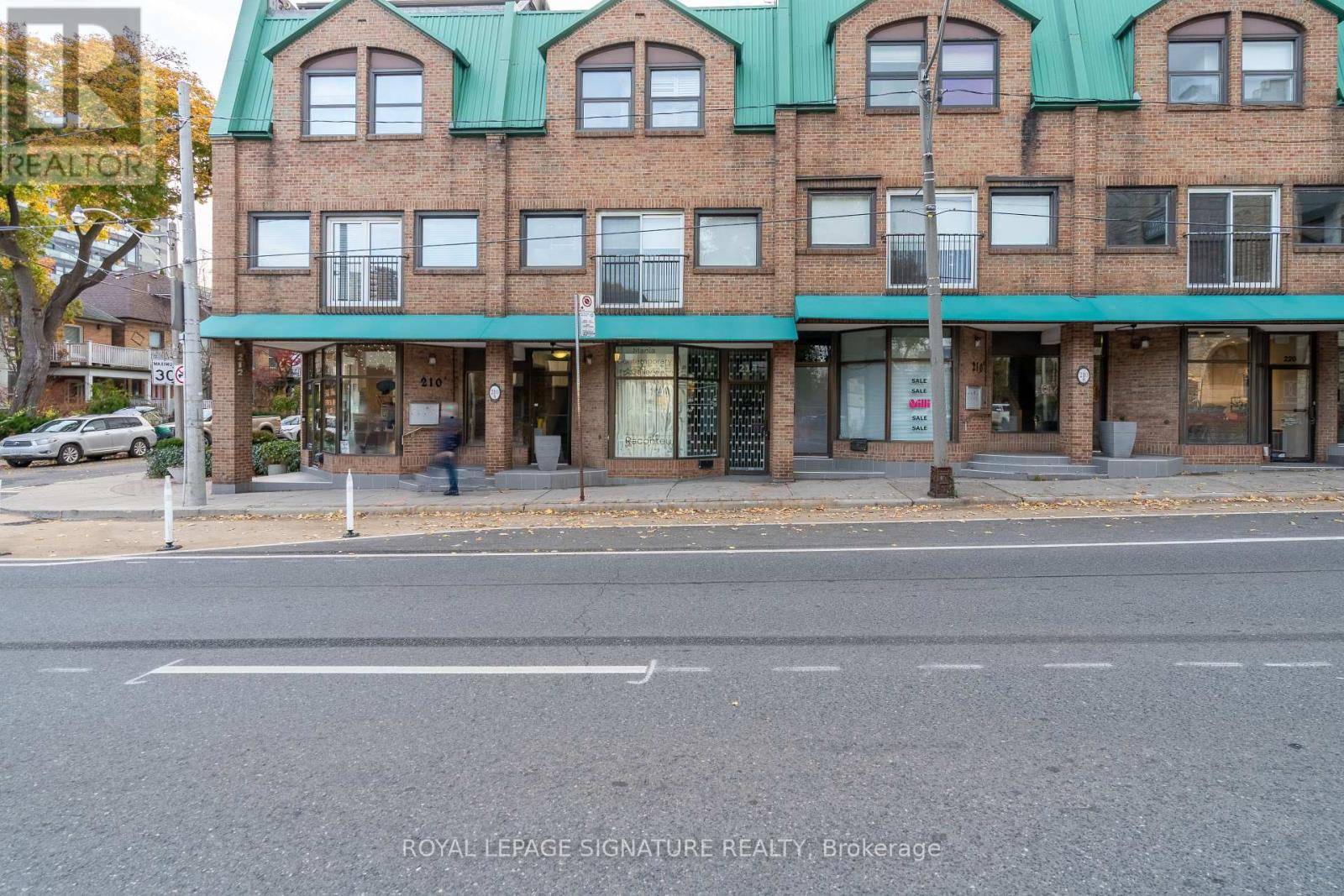 Toronto (annex), ON M5R2J4,214 Avenue RD #2