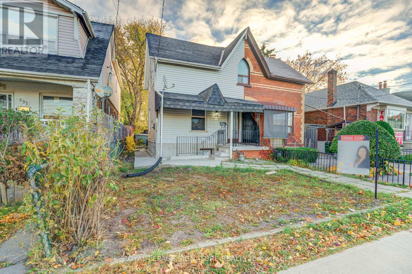 Toronto (oakridge), ON M4C5H2,533 VICTORIA PK AVENUE