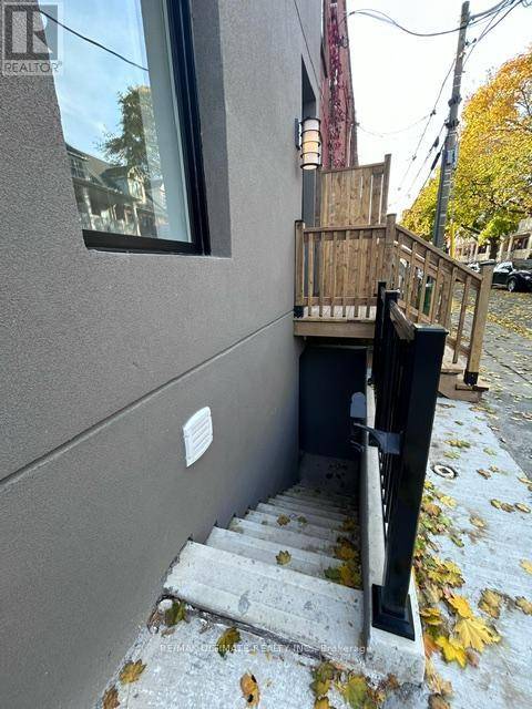 Toronto (east End-danforth), ON M4E2H2,45 Norwood TER #Bsmt