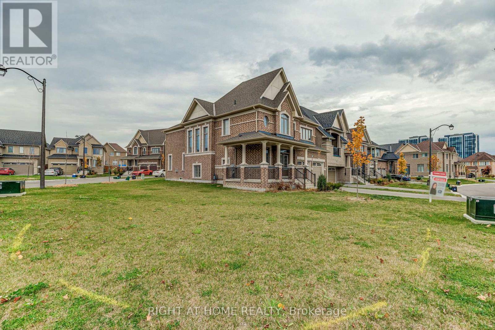 Oshawa (windfields), ON L1L0R7,204 MIYAKO COURT