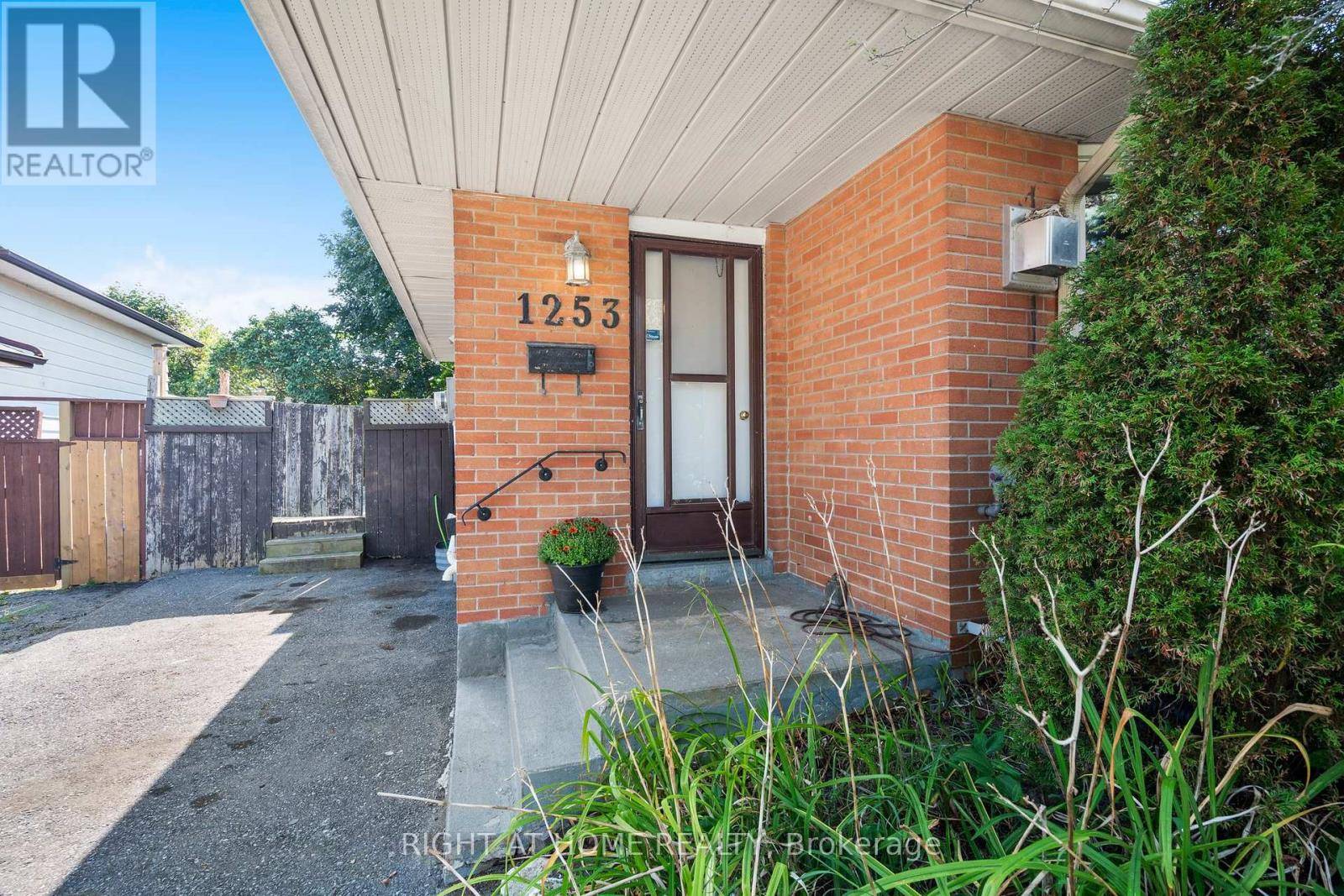 Oshawa (lakeview), ON L1J3W5,1253 OXFORD STREET