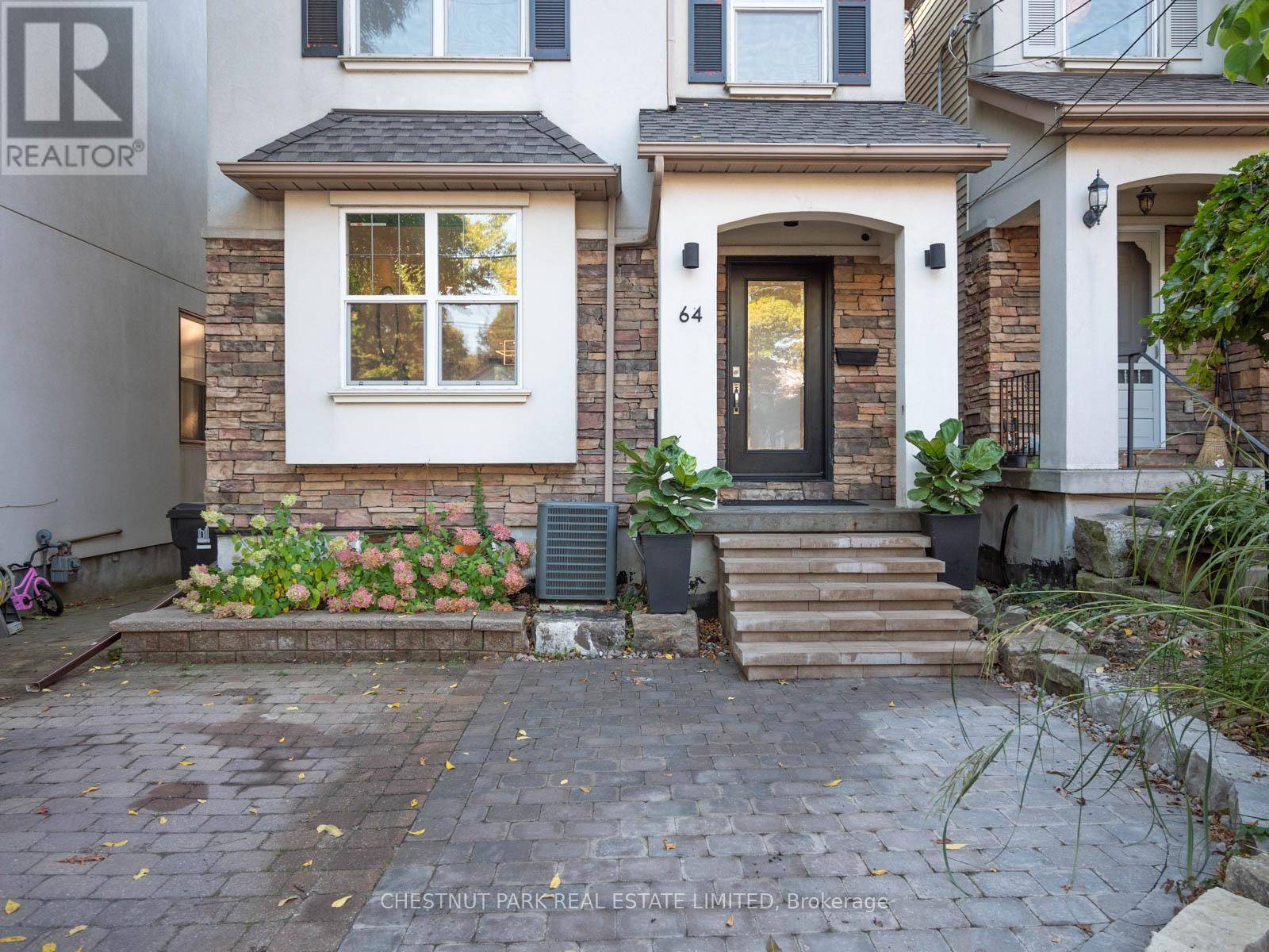 Toronto (birchcliffe-cliffside), ON M1N2W1,64 HAIG AVENUE