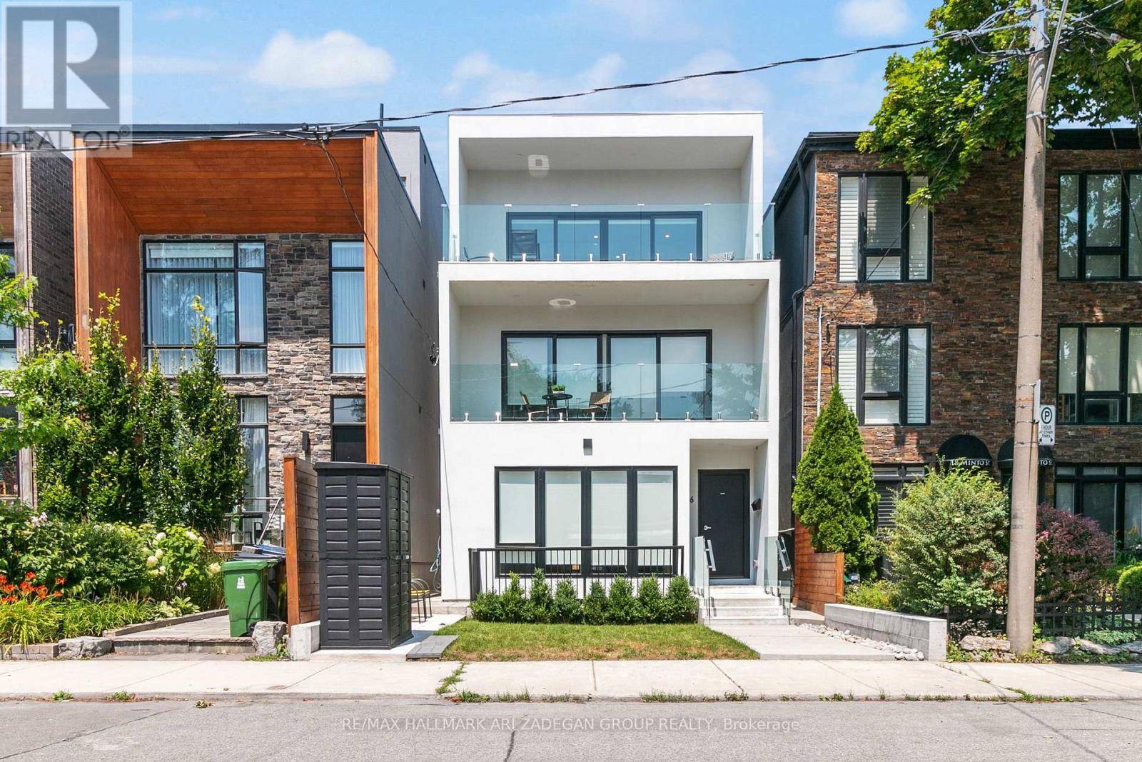 Toronto (greenwood-coxwell), ON M4L1B6,16 Minto ST #3