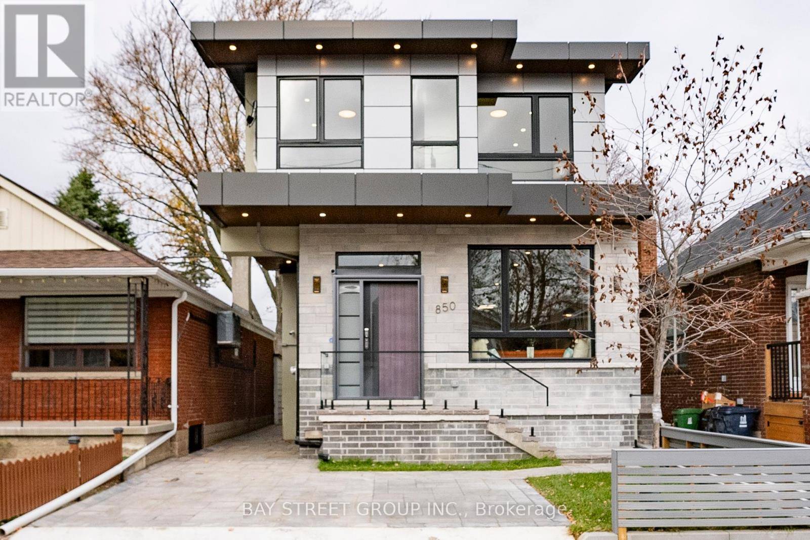 Toronto (east York), ON M4C2W2,850 COSBURN AVENUE