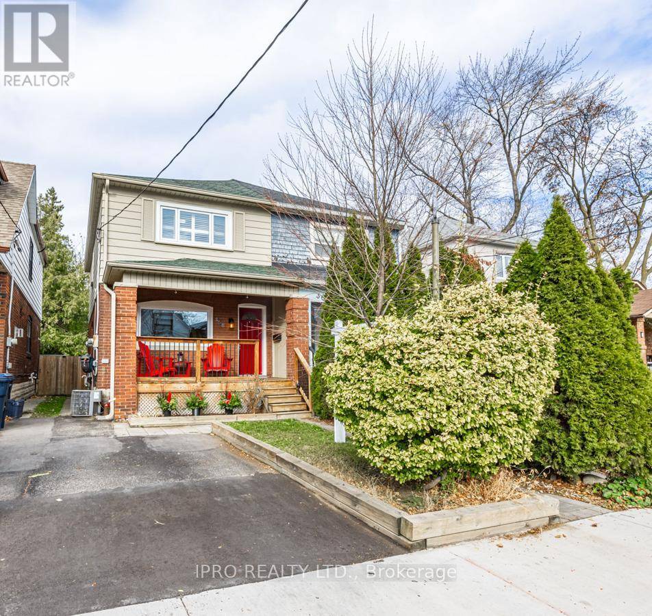 Toronto (danforth Village-east York), ON M4J2A5,358 SAMMON AVENUE