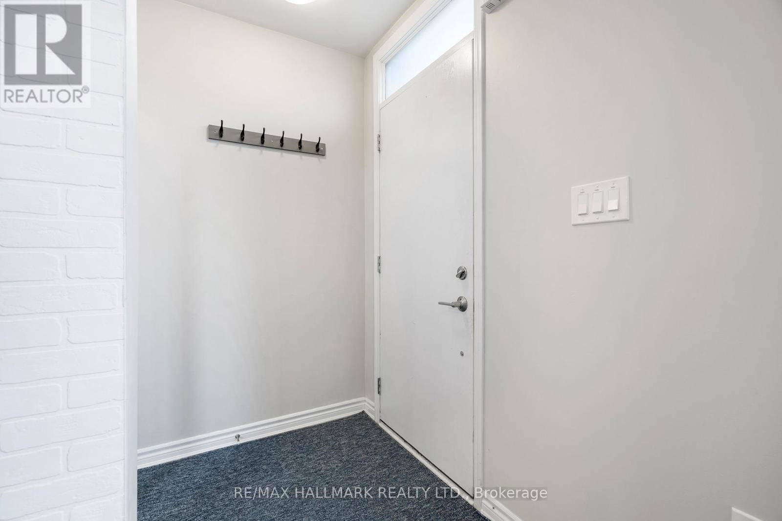 Toronto (west Hill), ON M1H0B8,25 Heron Park PL #4