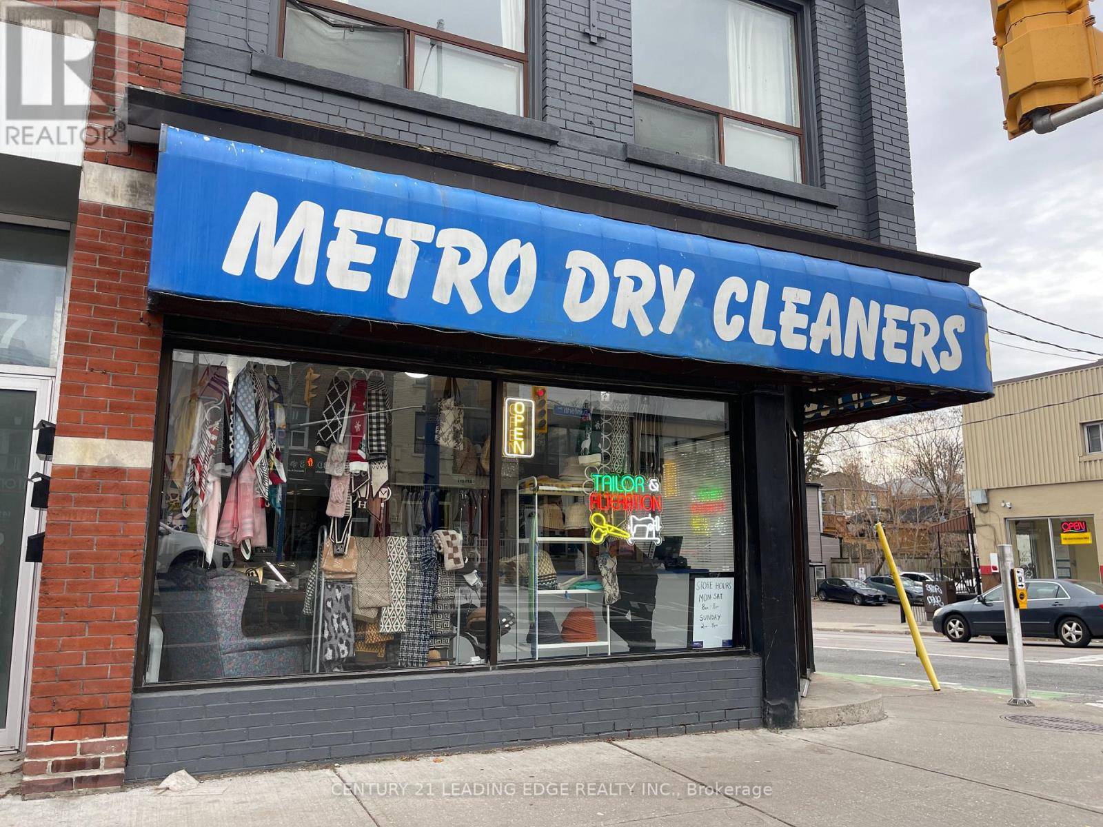 Toronto (blake-jones), ON M4J1L8,855 DANFORTH AVENUE