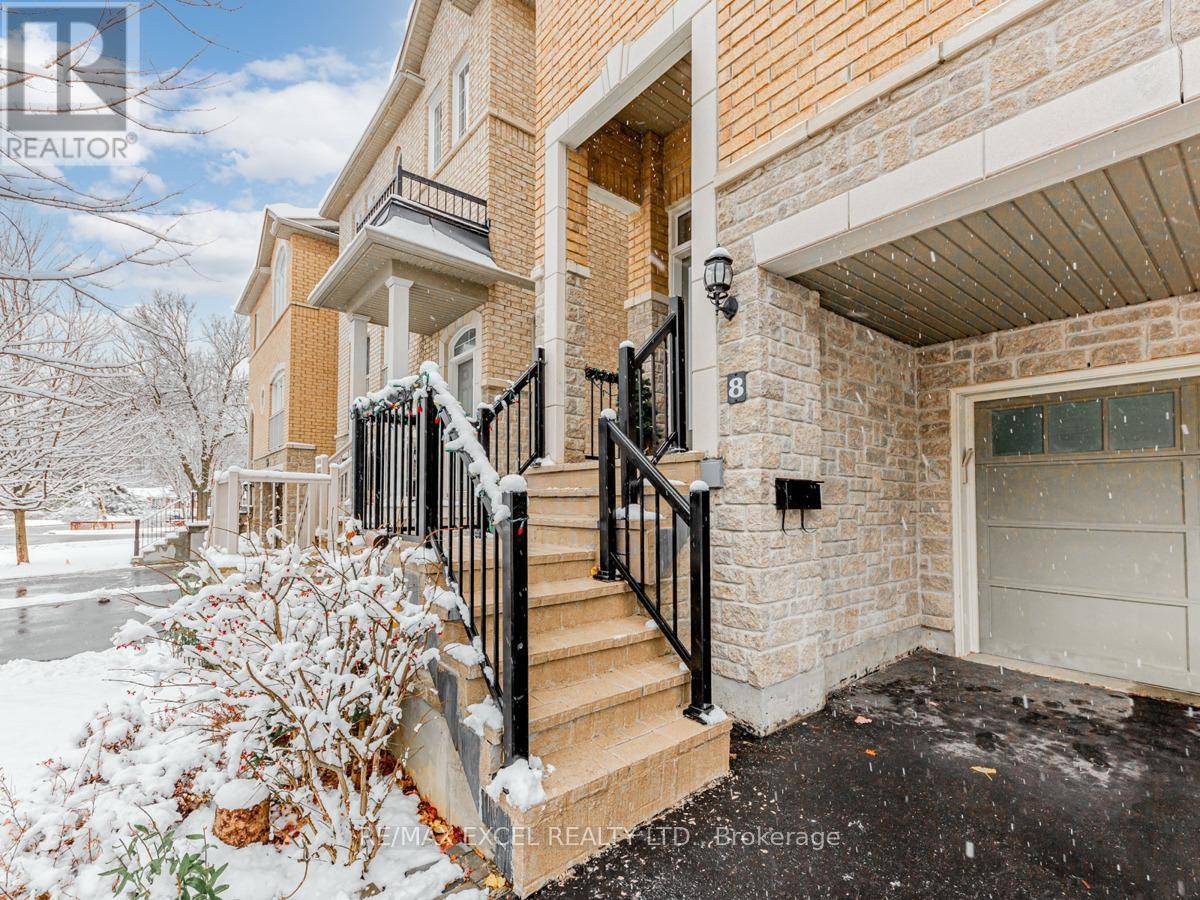 Toronto (rouge), ON M1C0B4,8 MASTWOOD CRESCENT