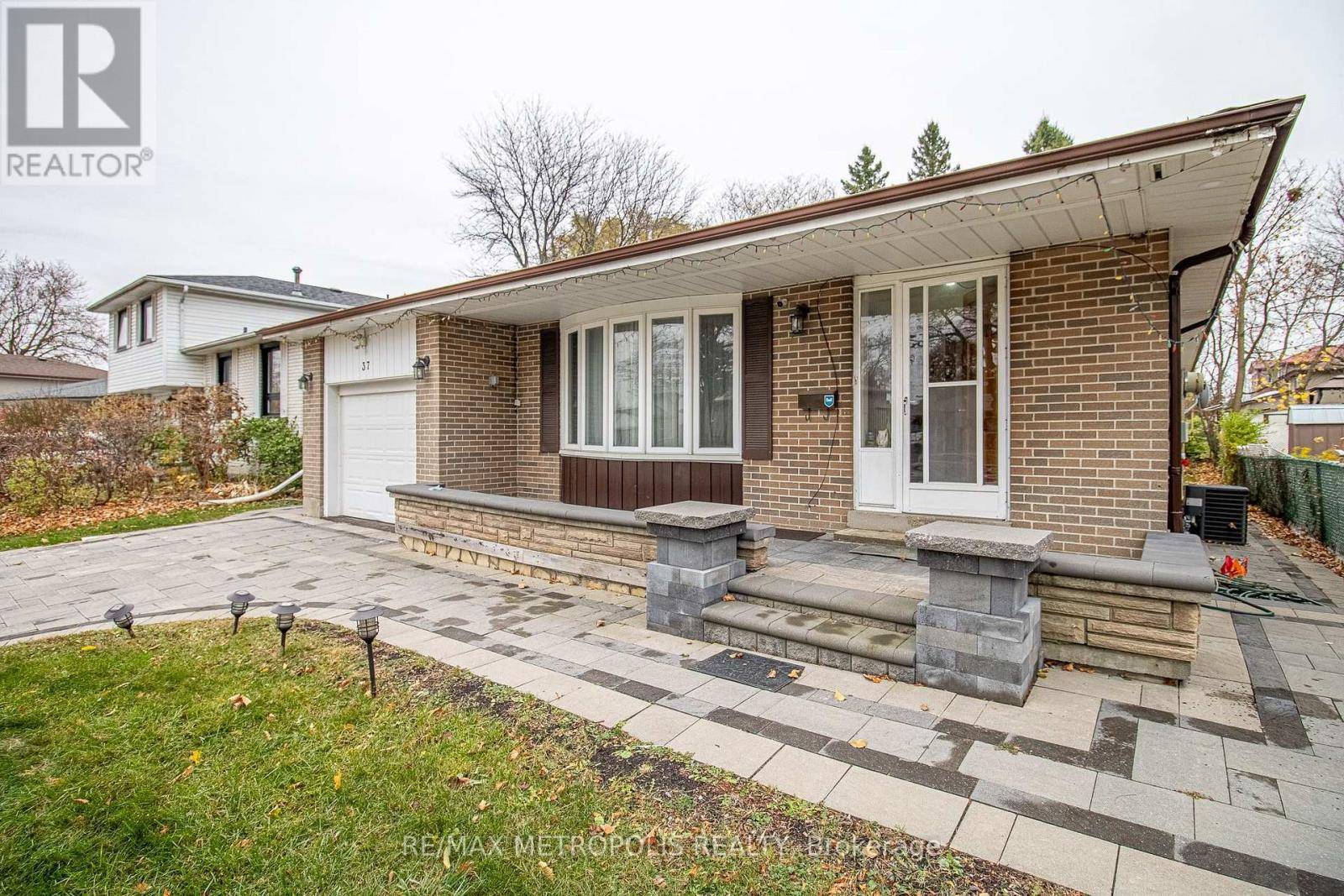 Toronto (woburn), ON M1H2L2,37 Albacore CRES #Main