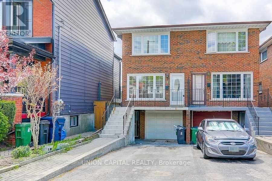 Toronto (south Riverdale), ON M4M3C7,110 LESLIE STREET