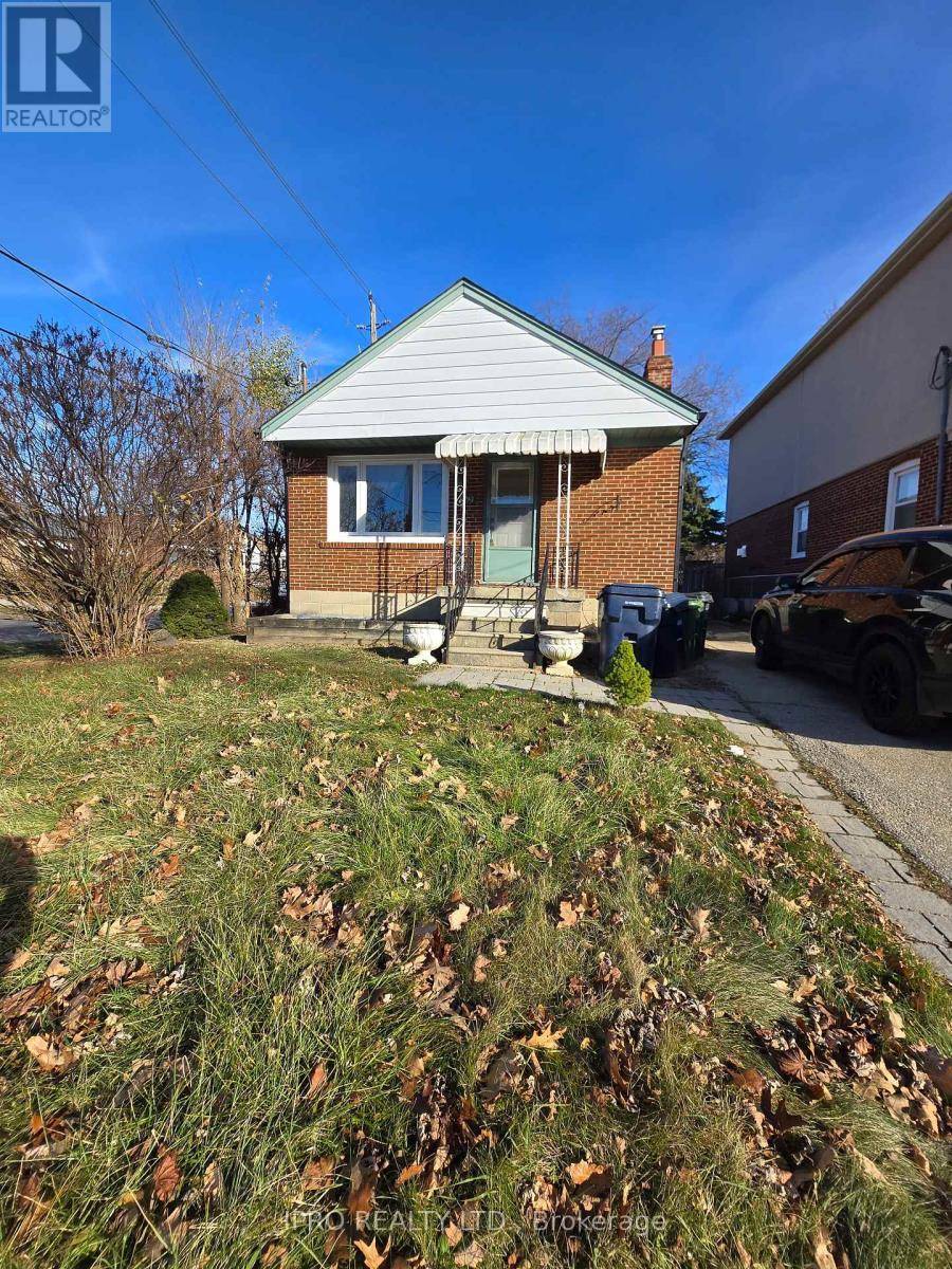 Toronto (birchcliffe-cliffside), ON M1N3T4,109 Vanbrugh AVE #Main Fl