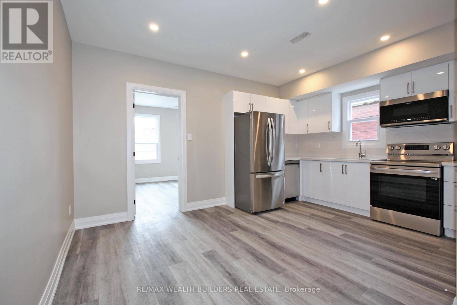 Toronto (south Riverdale), ON M4M1Y6,756 Gerrard ST East #2B