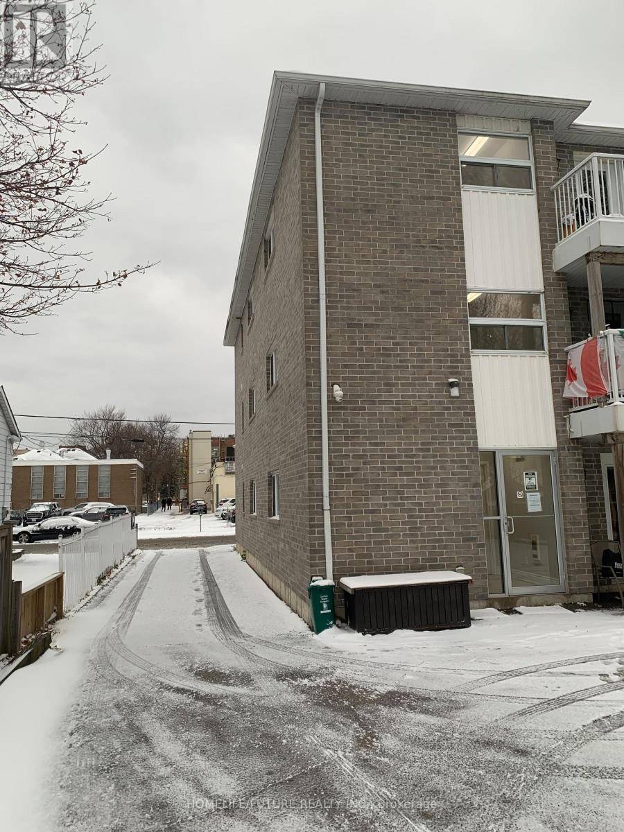 Oshawa (central), ON L1H4N3,115 CELINA STREET