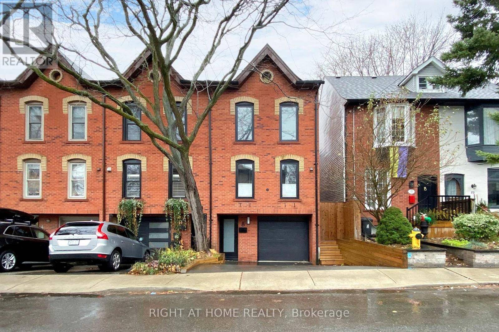 Toronto (south Riverdale), ON M4M2L8,8 WEST AVENUE W