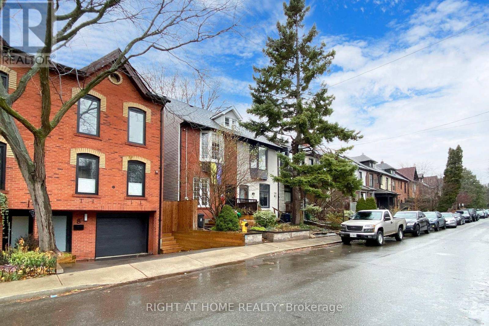 Toronto (south Riverdale), ON M4M2L8,8 WEST AVENUE W