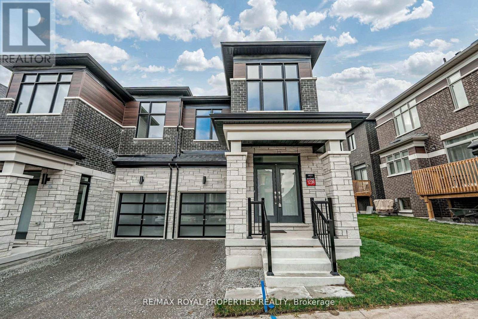 Pickering, ON L0H1J0,2982 SEAGRASS STREET