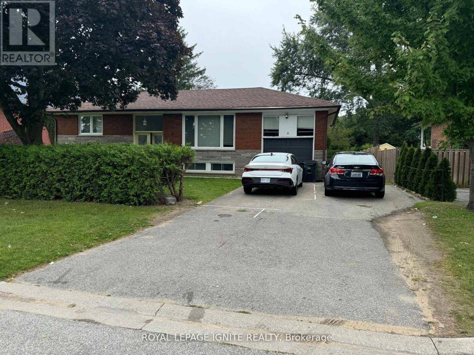 Toronto (highland Creek), ON M1C1C6,8 Gladys RD #Main