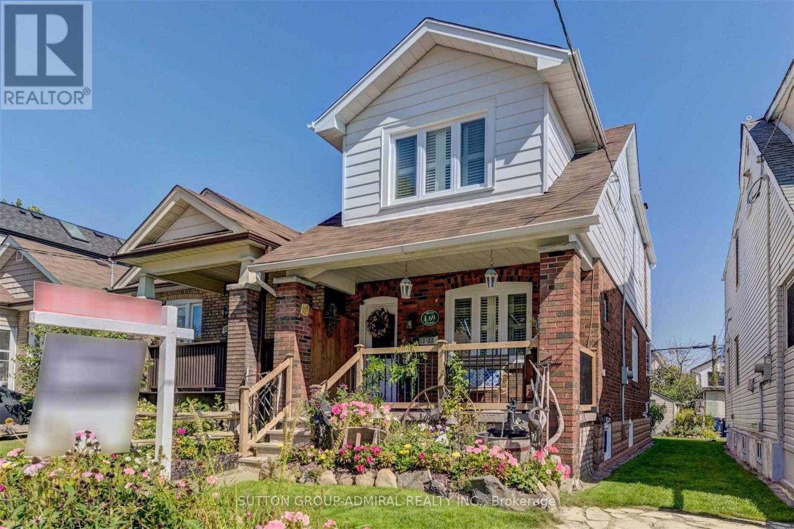 Toronto (danforth Village-east York), ON M4J3W5,69 WILEY AVENUE