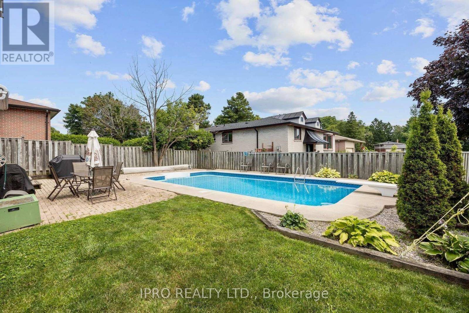 Pickering (west Shore), ON L1W2W5,801 Batory AVE #UPPER