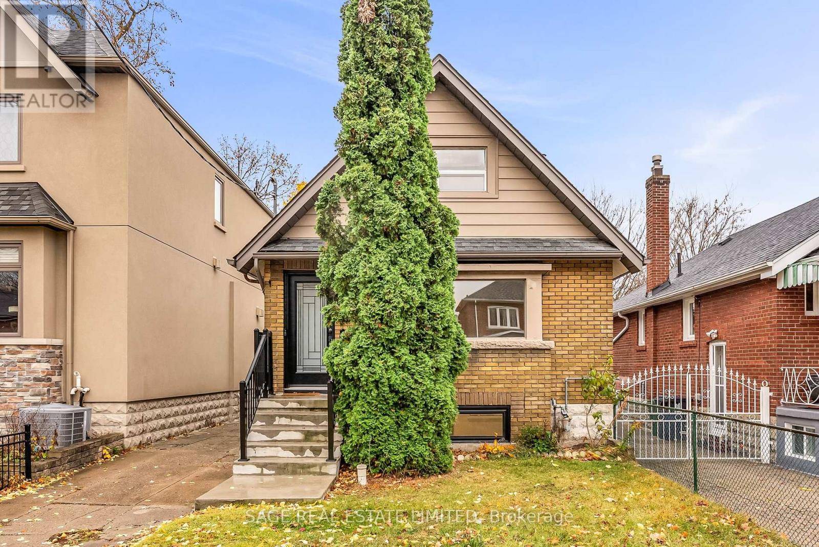 Toronto (danforth Village-east York), ON M4J2B3,509 SAMMON AVENUE