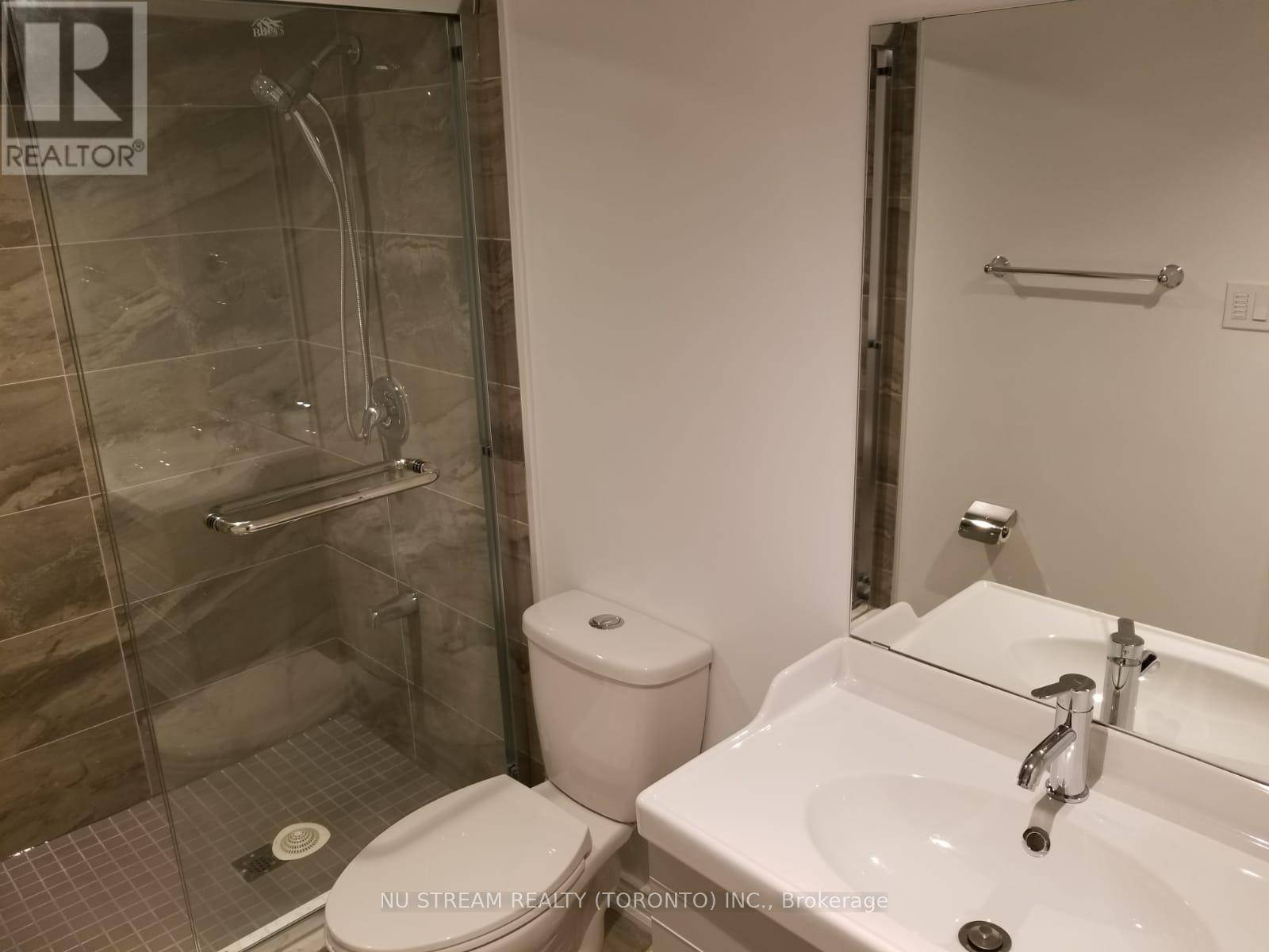 Toronto (bendale), ON M1J1J7,549 MCCOWAN ROAD